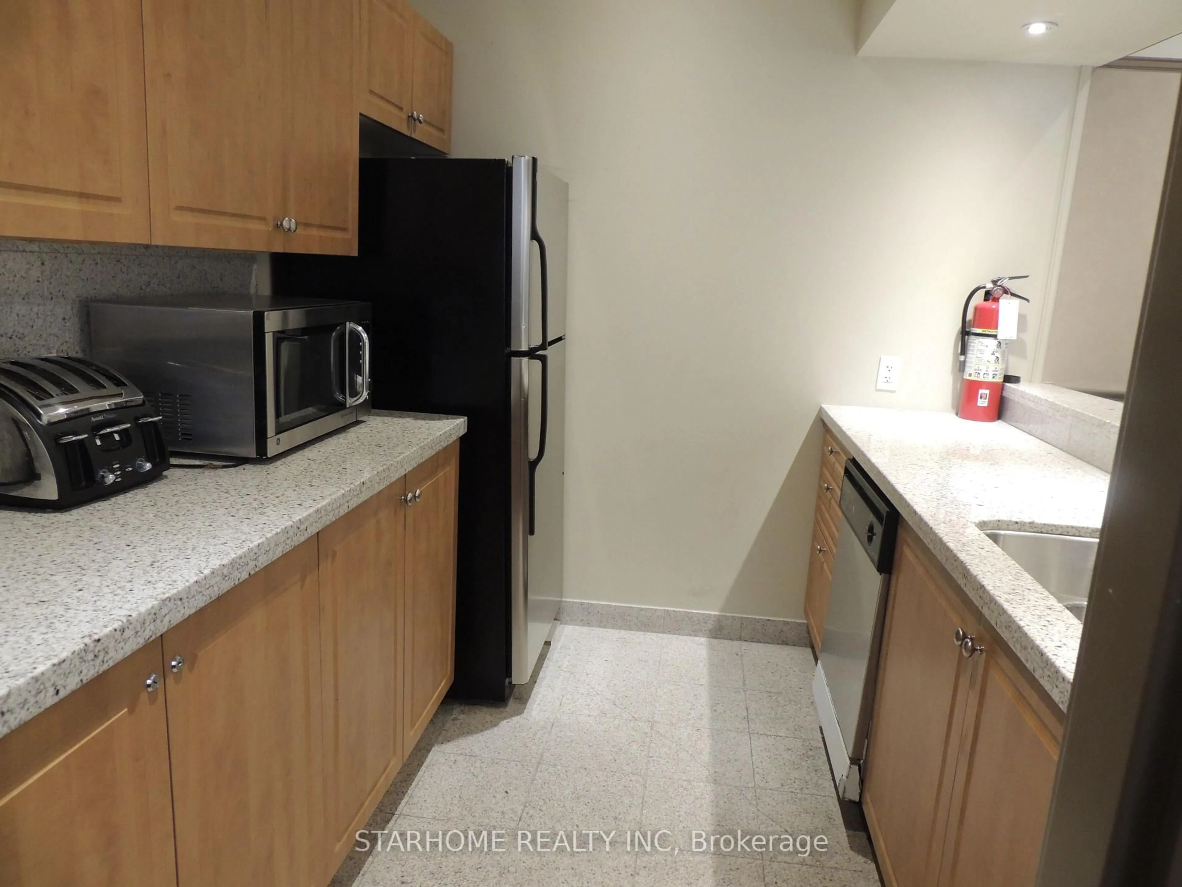 Standard kitchen, unknown for 51 Saddlecreek Dr #605, Markham Ontario L3T 7Z1