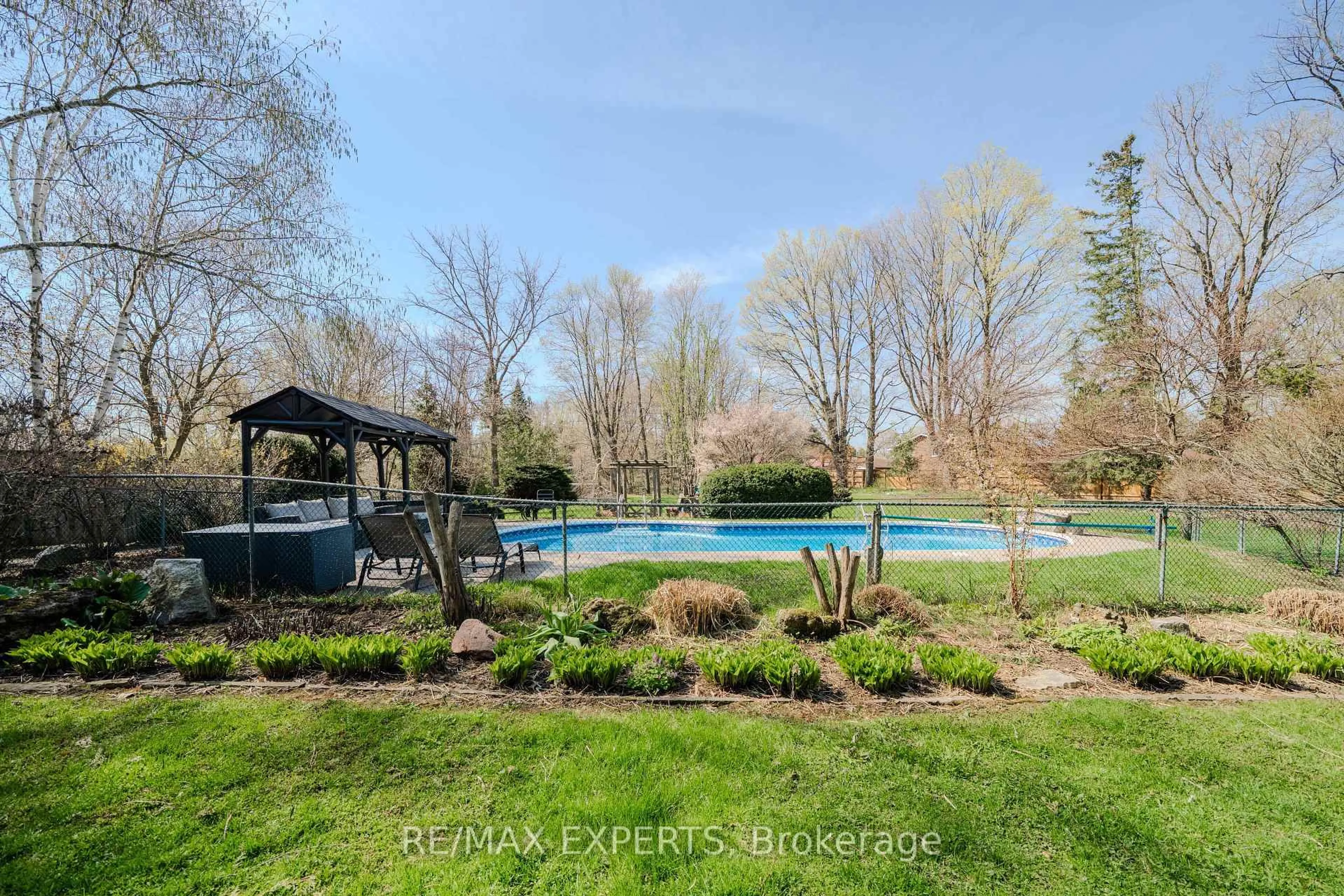 Pool for 13676 Ninth Line, Whitchurch-Stouffville Ontario L4A 7X3