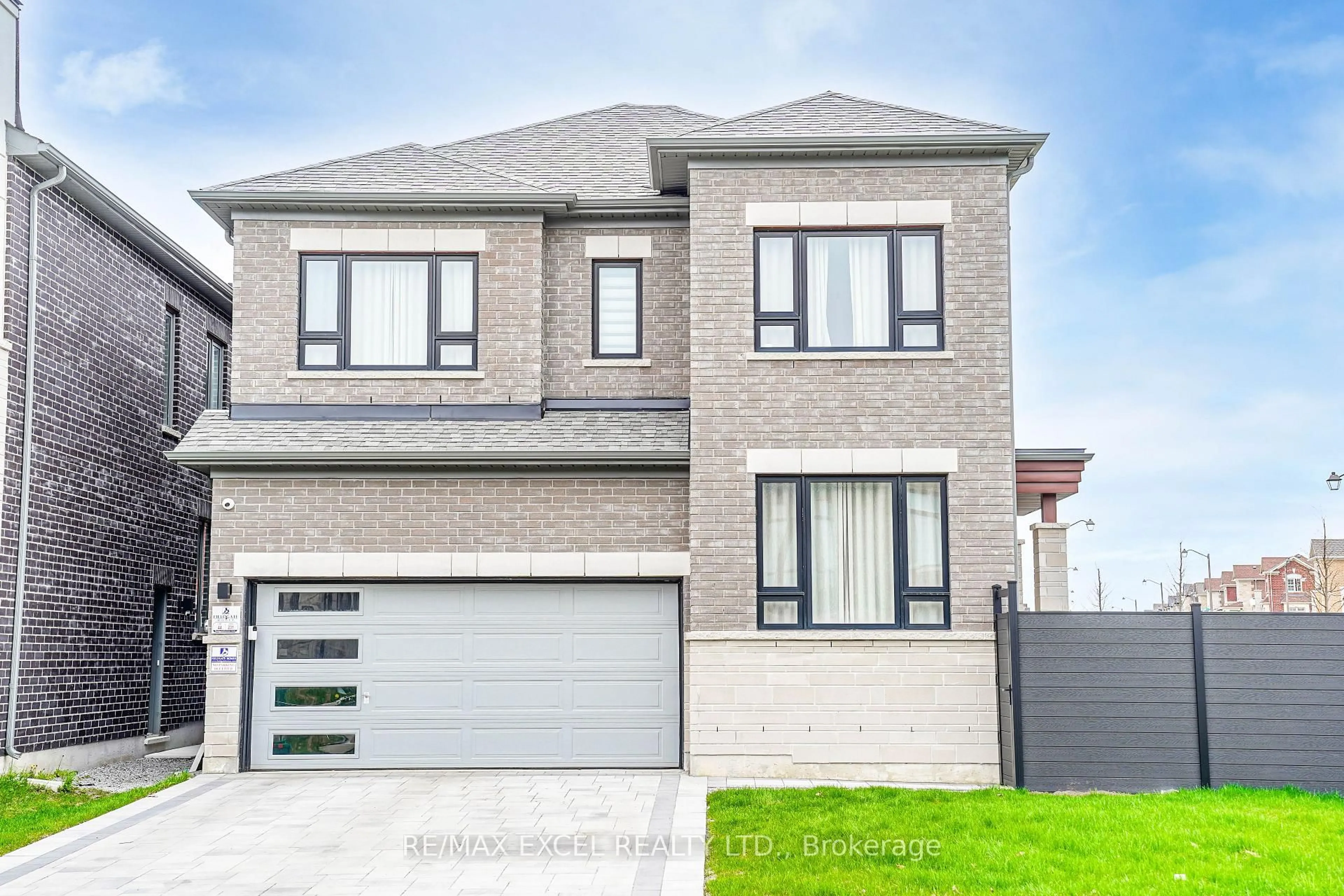 Home with brick exterior material, street for 231 Fallharvest Way, Whitchurch-Stouffville Ontario L4A 5C2