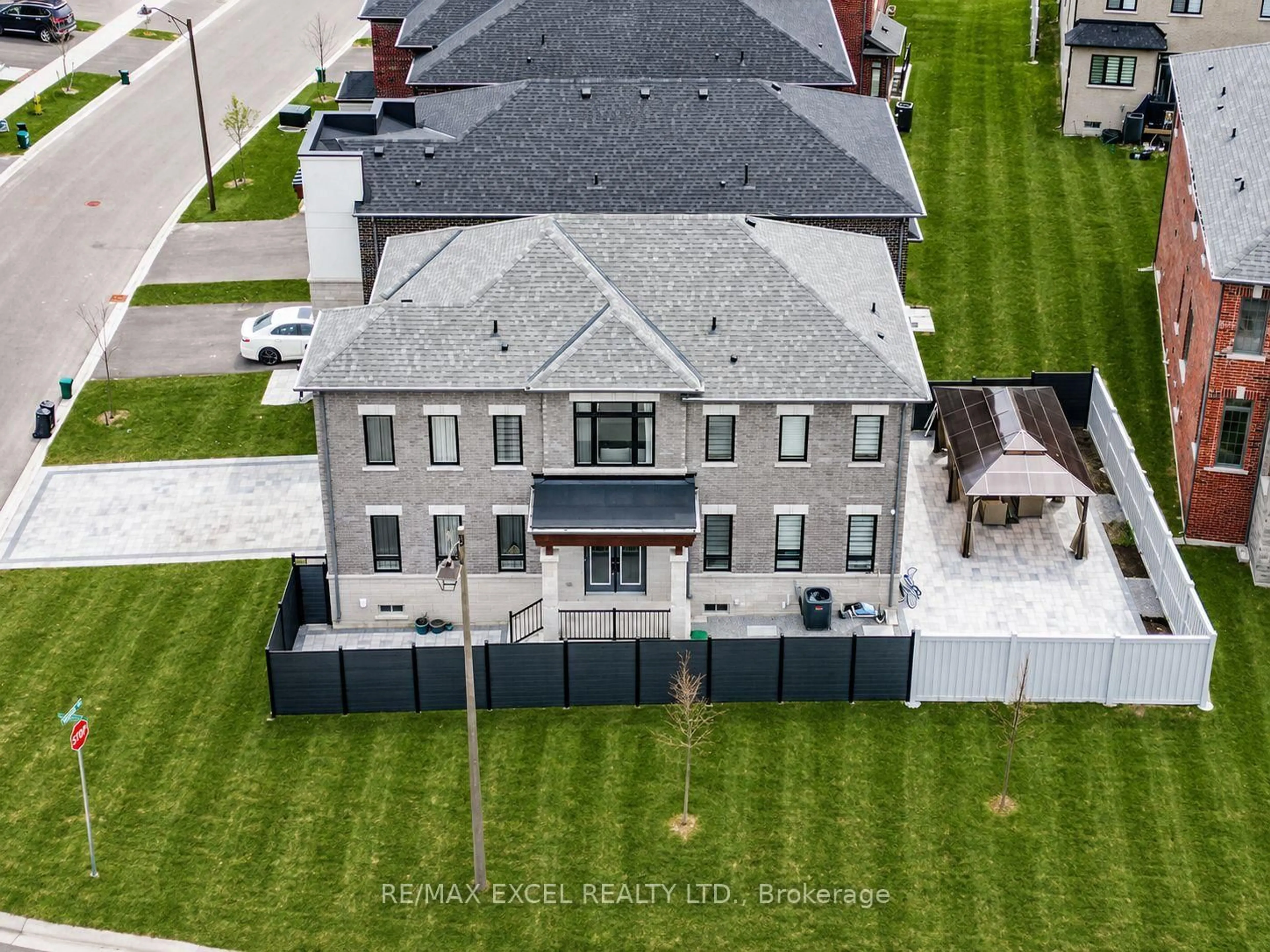 A pic from outside/outdoor area/front of a property/back of a property/a pic from drone, street for 231 Fallharvest Way, Whitchurch-Stouffville Ontario L4A 5C2