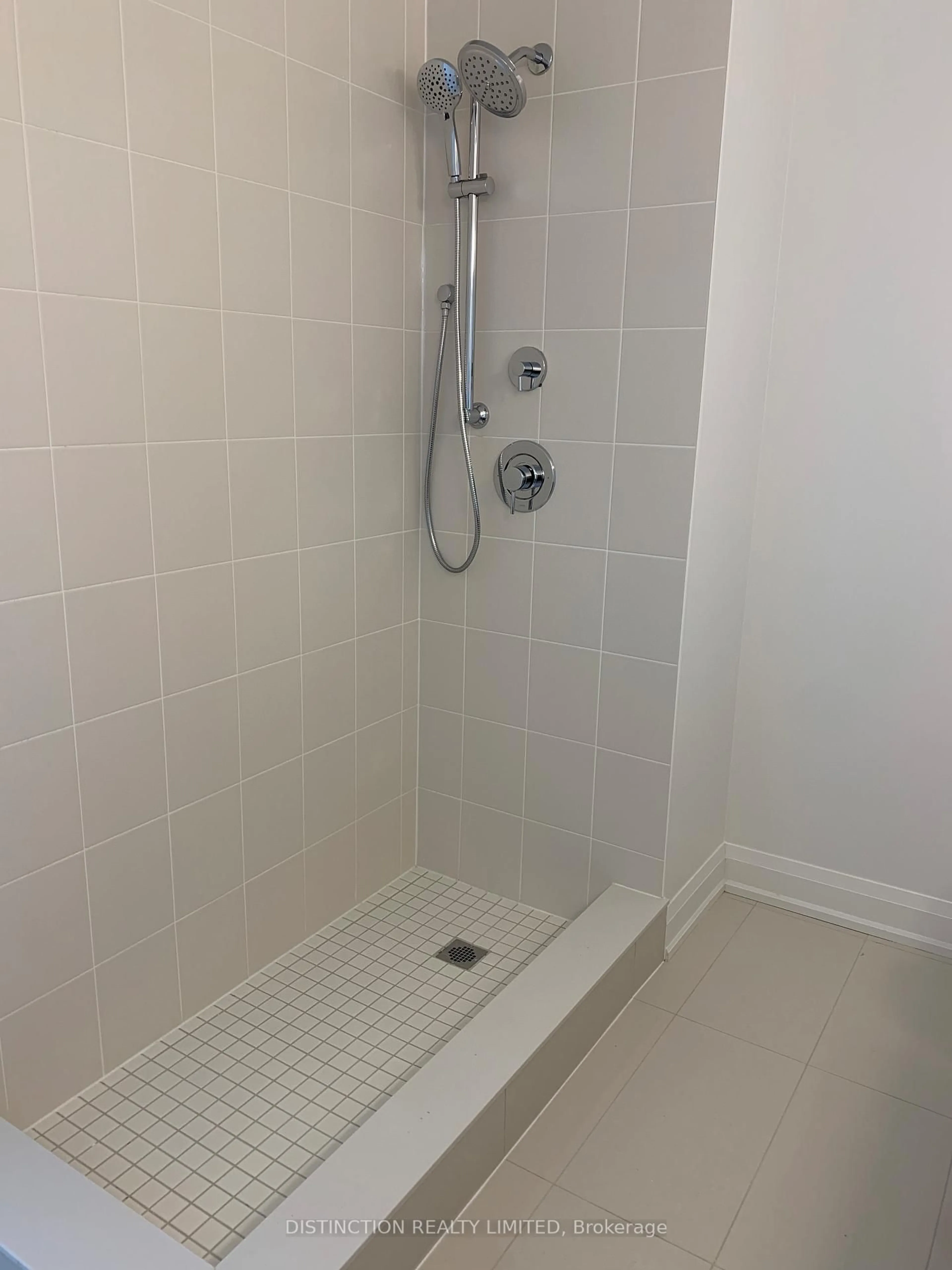 Standard bathroom, ceramic/tile floor for 10 Gatineau Dr #1005, Vaughan Ontario L4J 0L2