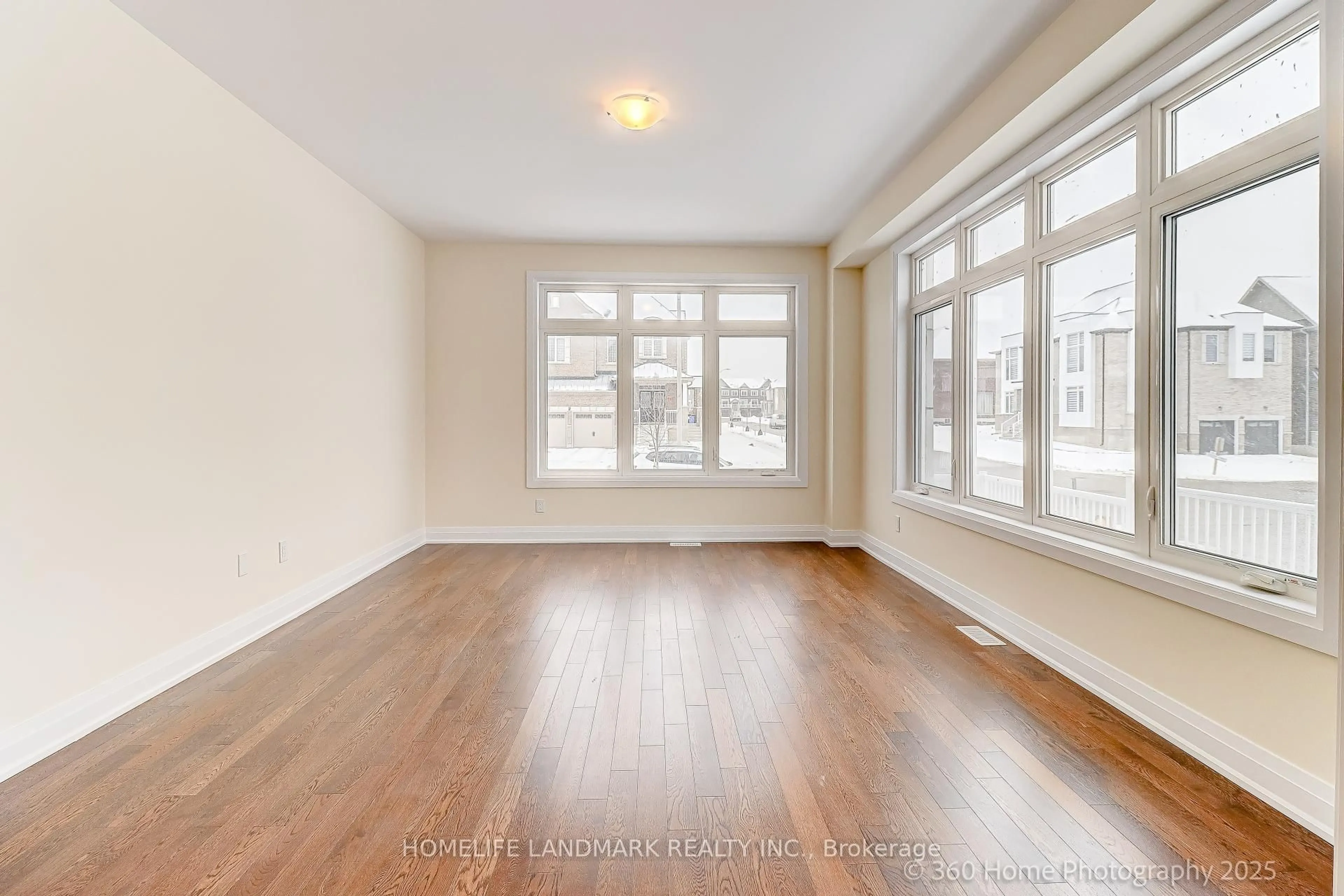 A pic of a room for 8 Mapleton St, Richmond Hill Ontario L4E 1N1