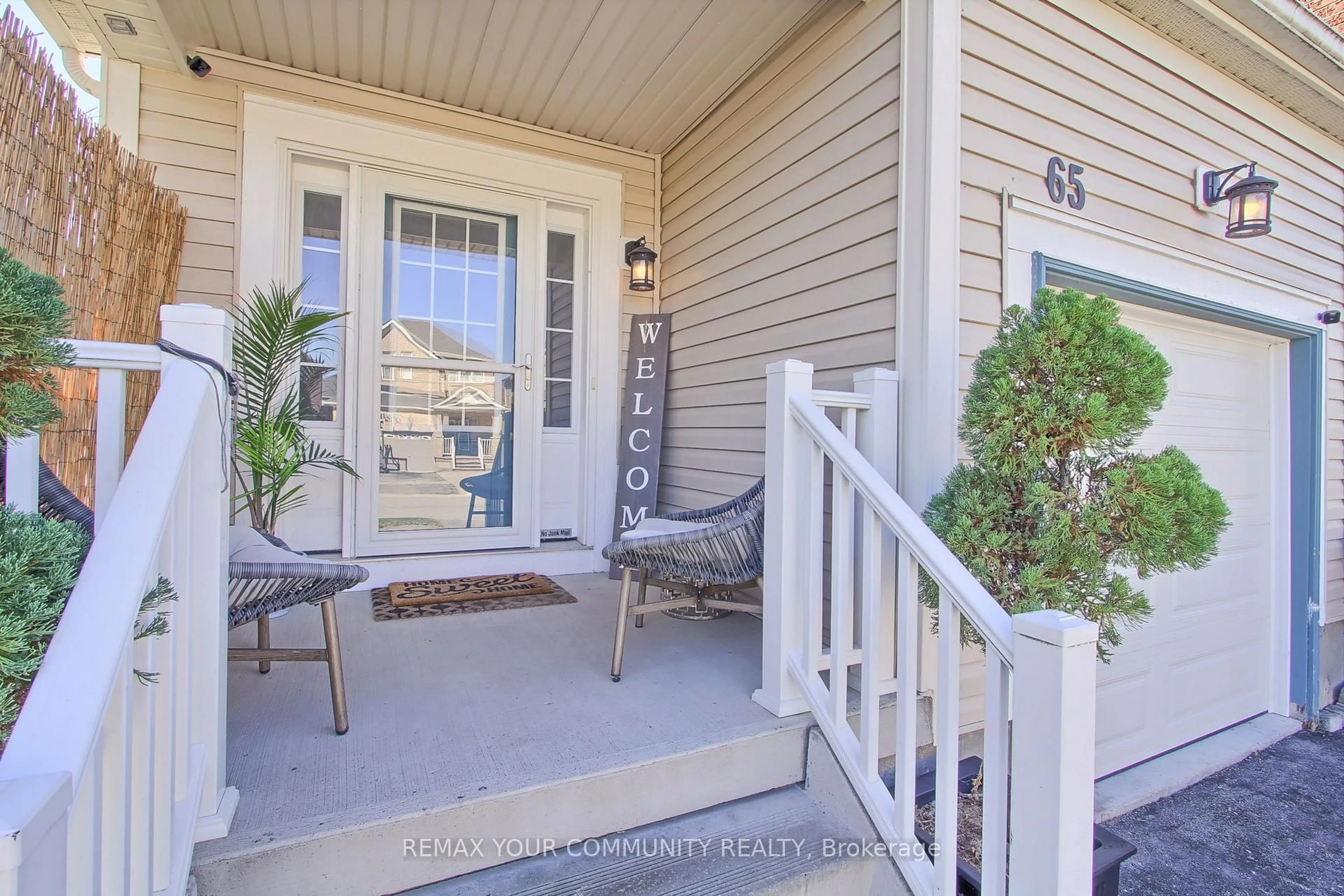 Indoor entryway for 65 Liberty Cres, Bradford West Gwillimbury Ontario L3Z 0P5