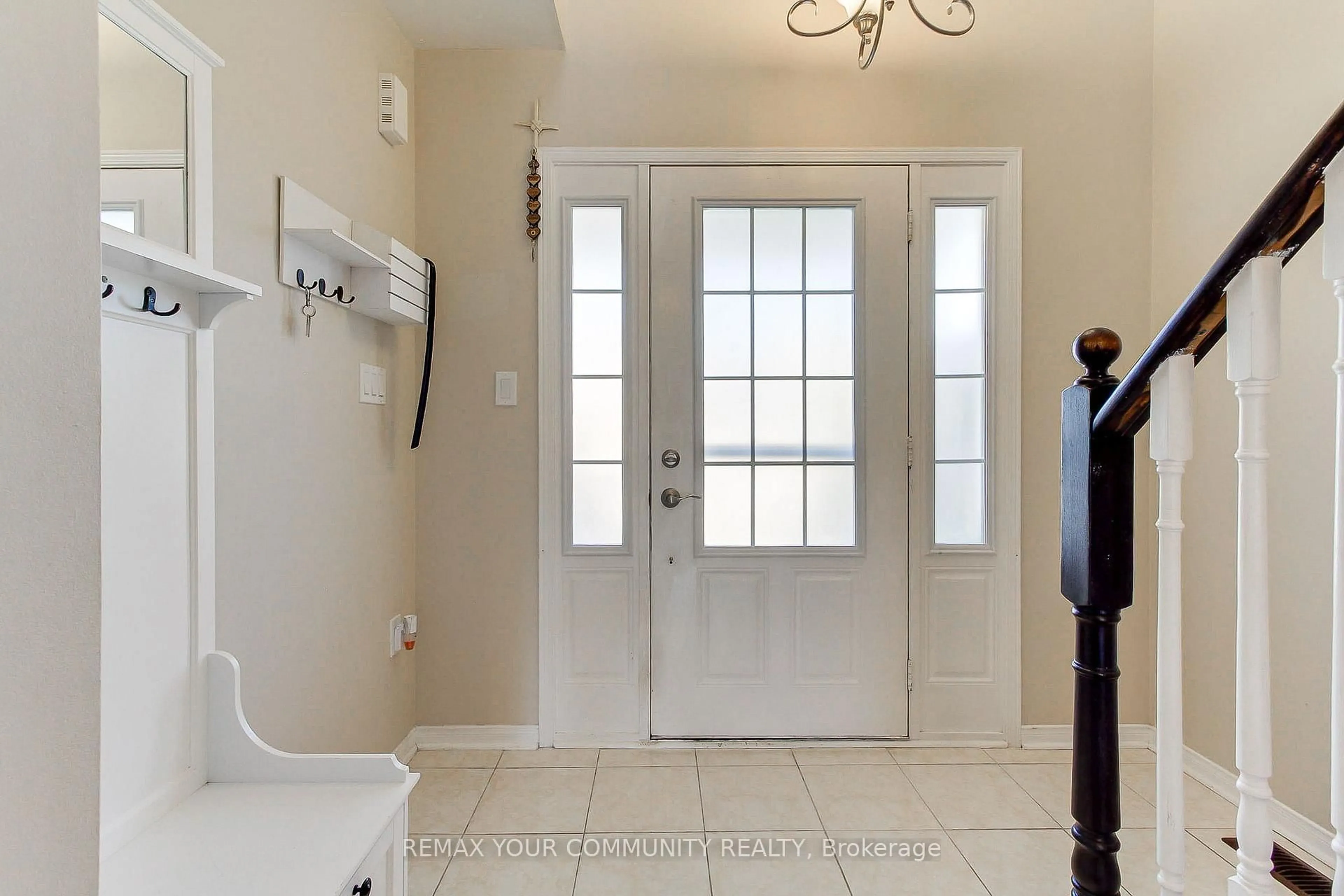 Indoor entryway for 65 Liberty Cres, Bradford West Gwillimbury Ontario L3Z 0P5