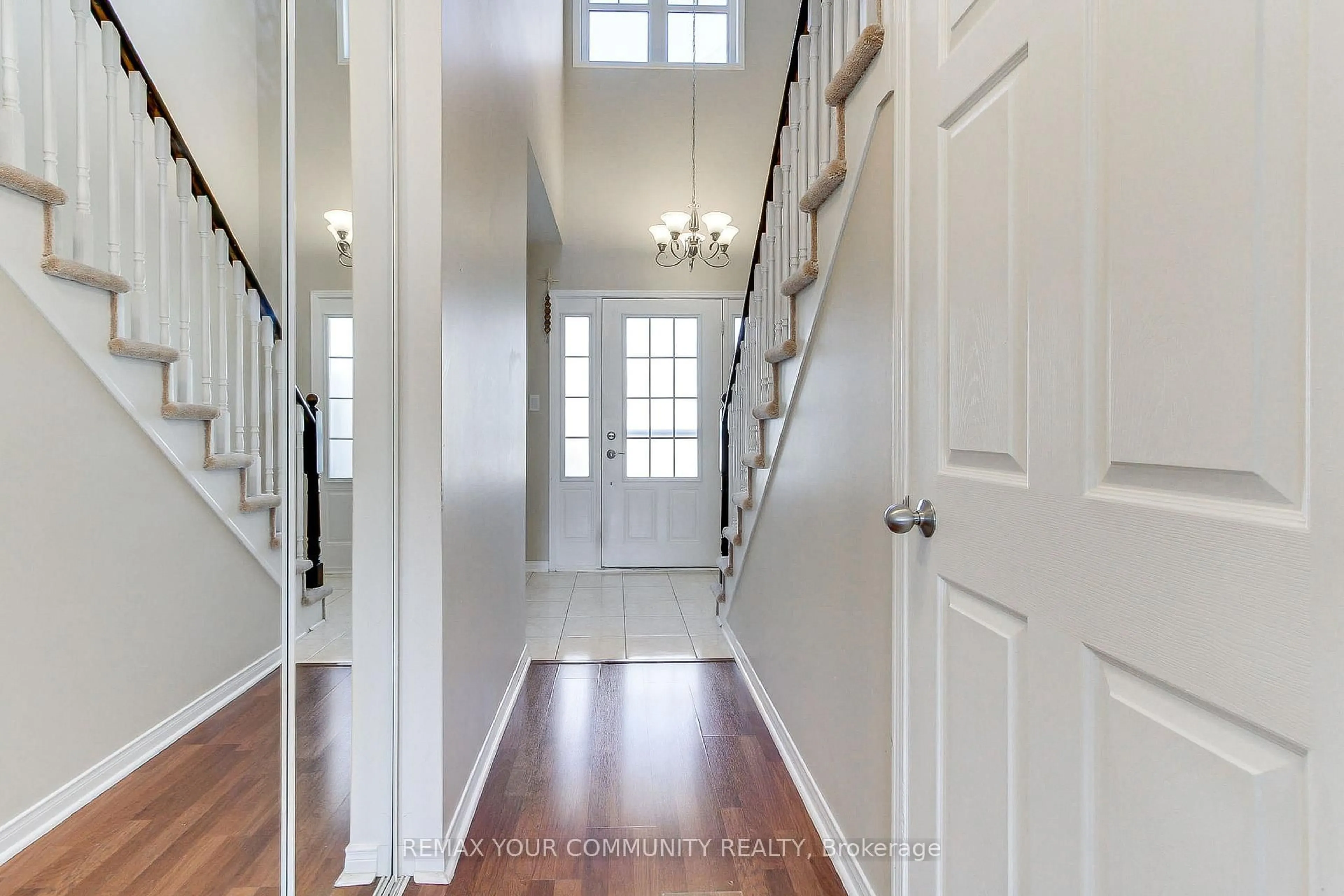 Indoor entryway for 65 Liberty Cres, Bradford West Gwillimbury Ontario L3Z 0P5