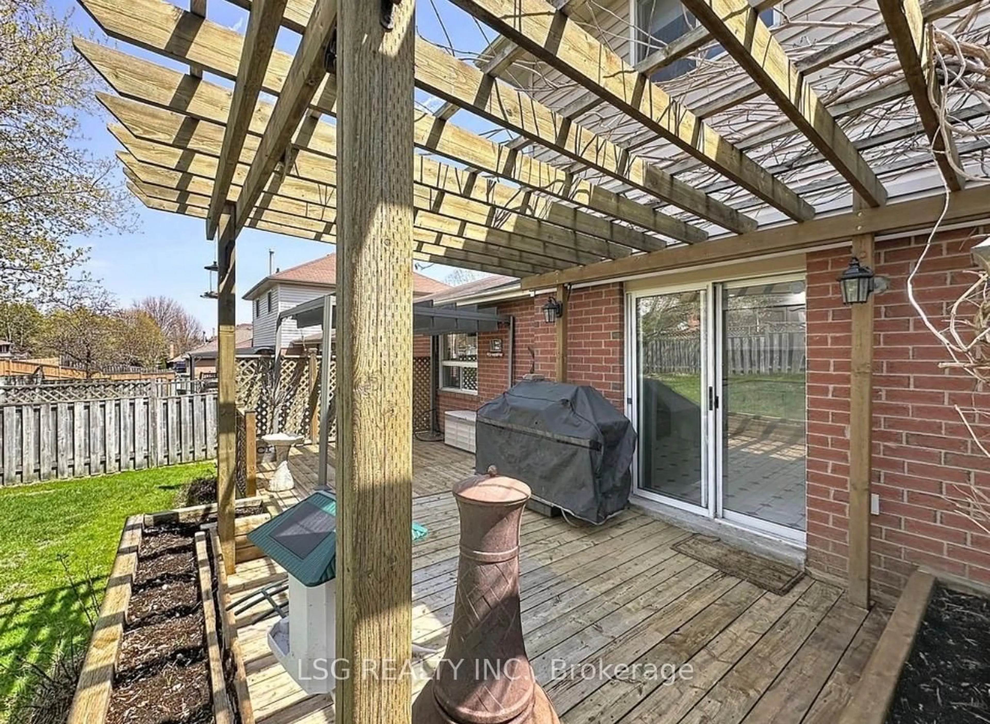 Patio, unknown for 34 South Balsam St, Uxbridge Ontario L9P 1V2