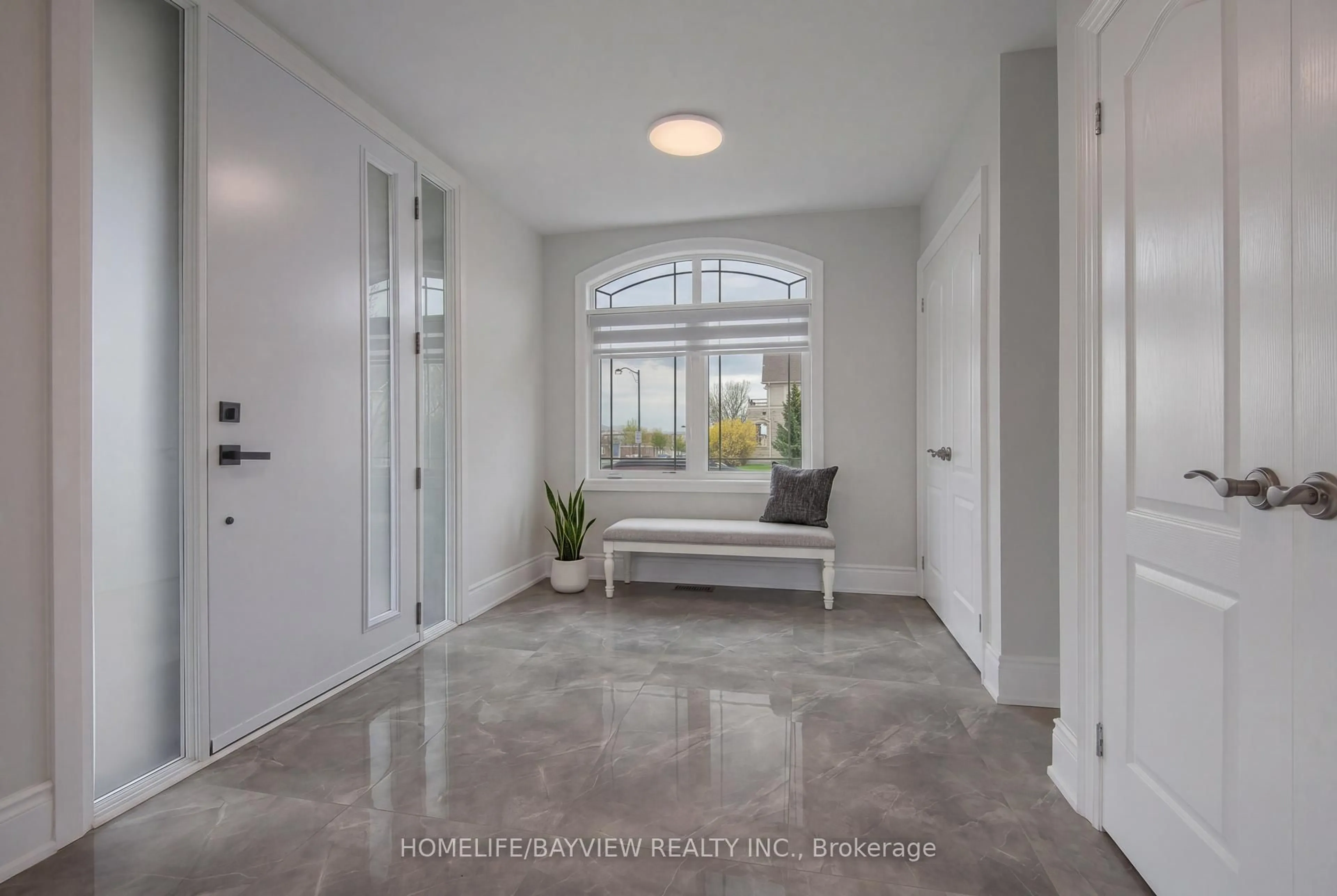 Indoor entryway for 120 Valley Vista Dr, Vaughan Ontario L6A 0Z3
