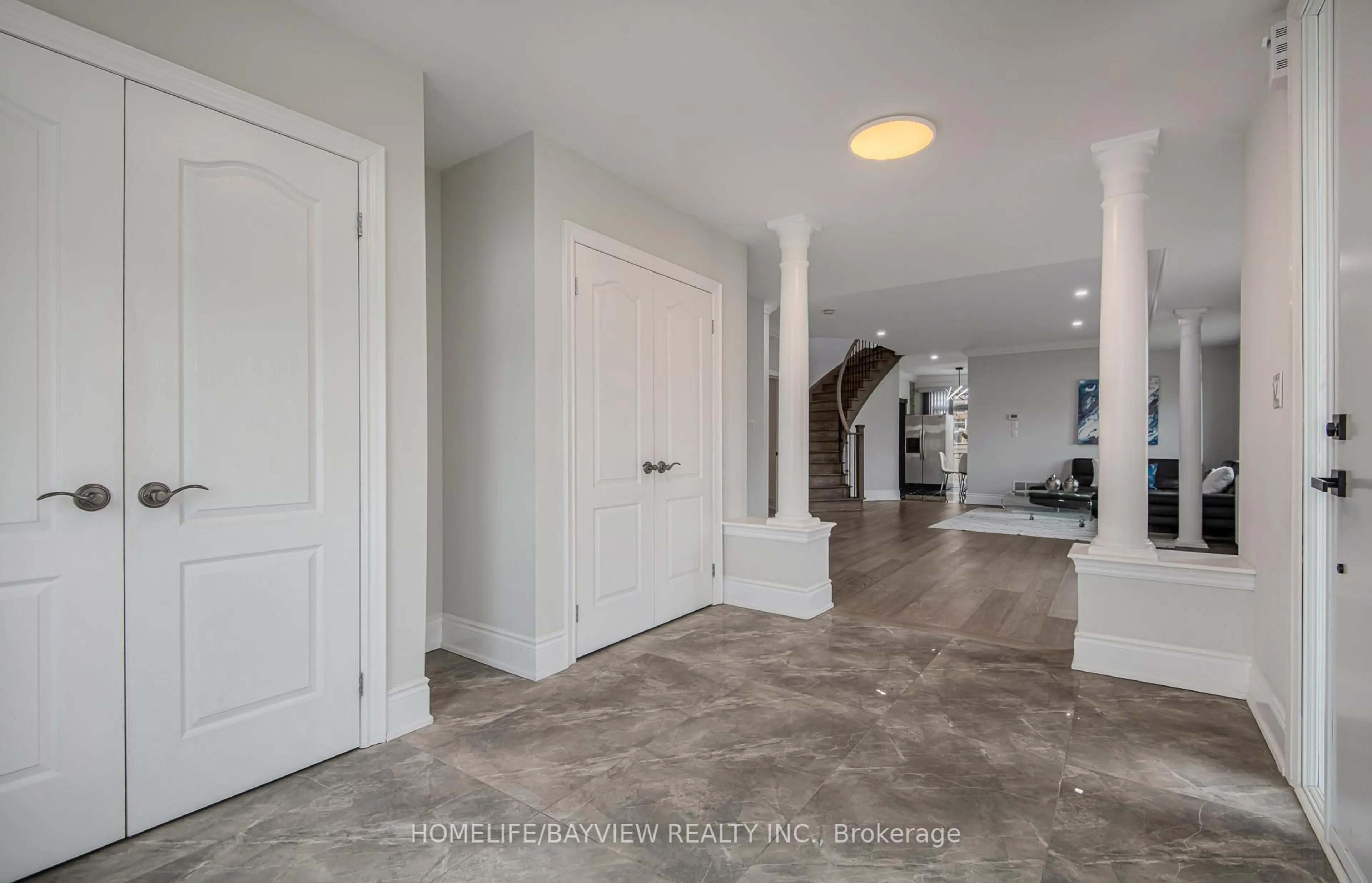 Indoor entryway for 120 Valley Vista Dr, Vaughan Ontario L6A 0Z3