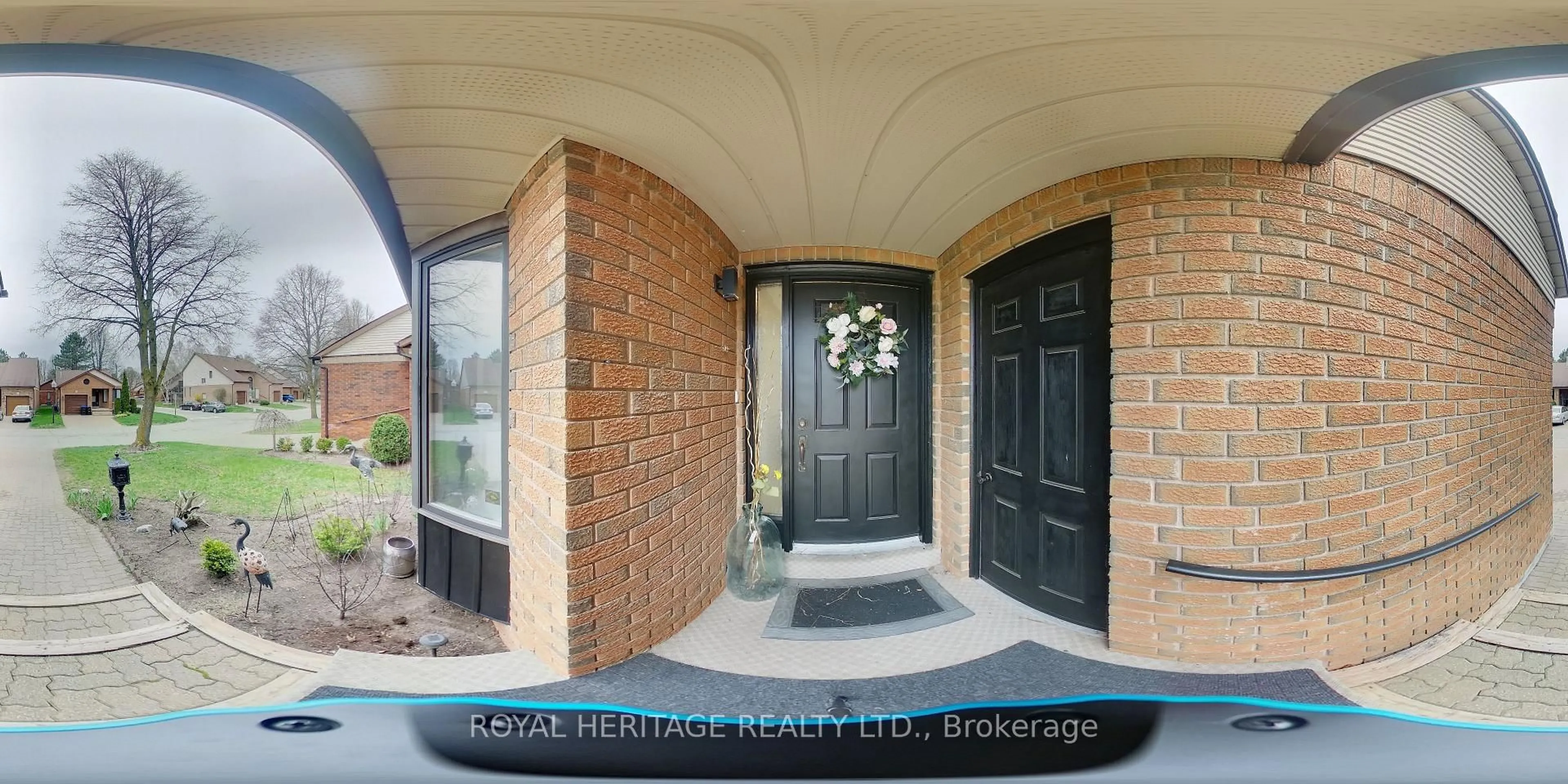 Indoor entryway for 84 Green Briar Rd #26, New Tecumseth Ontario L9R 1R4
