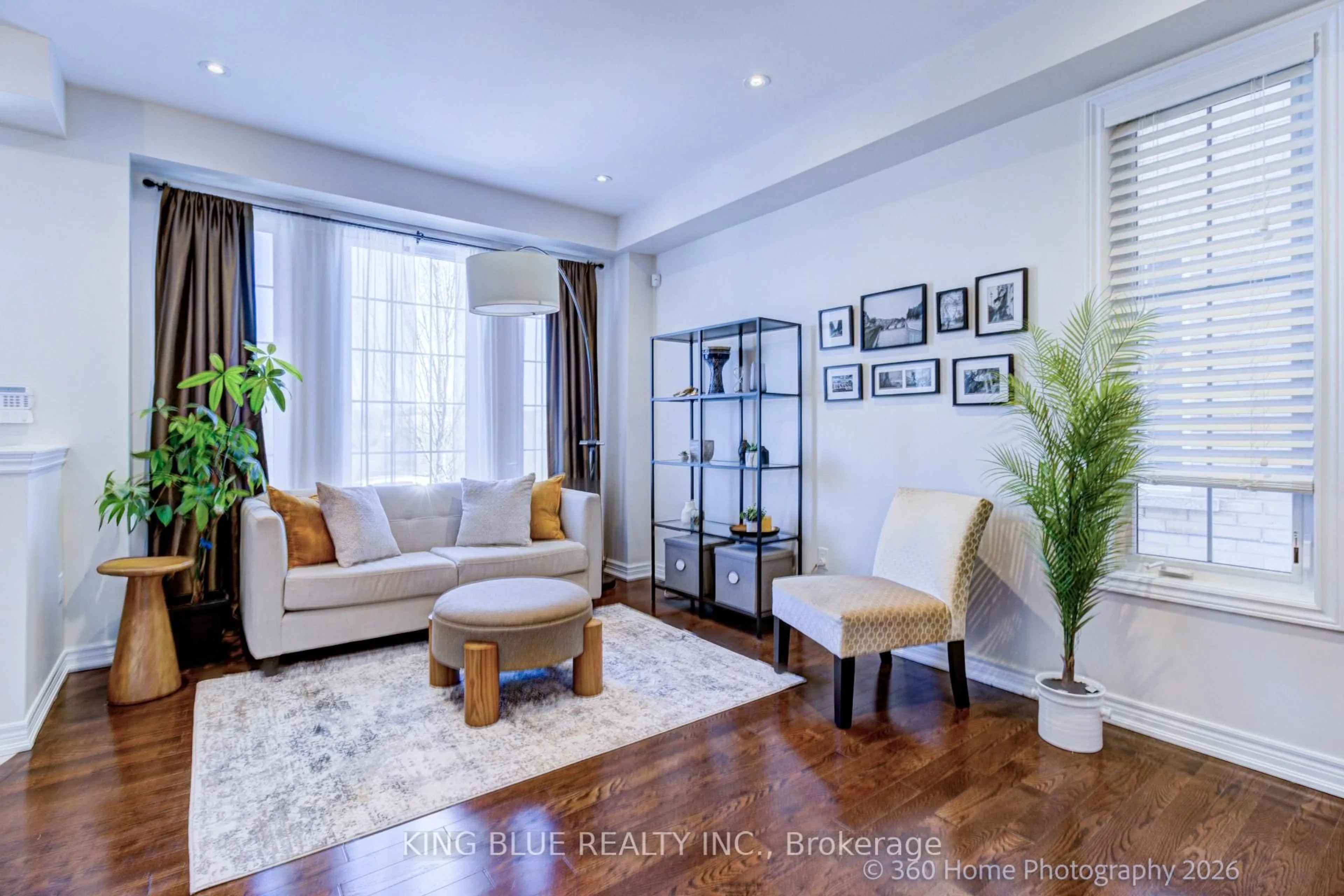 Living room with furniture, wood/laminate floor for 24 Paper Birch Dr, Markham Ontario L6B 0T5