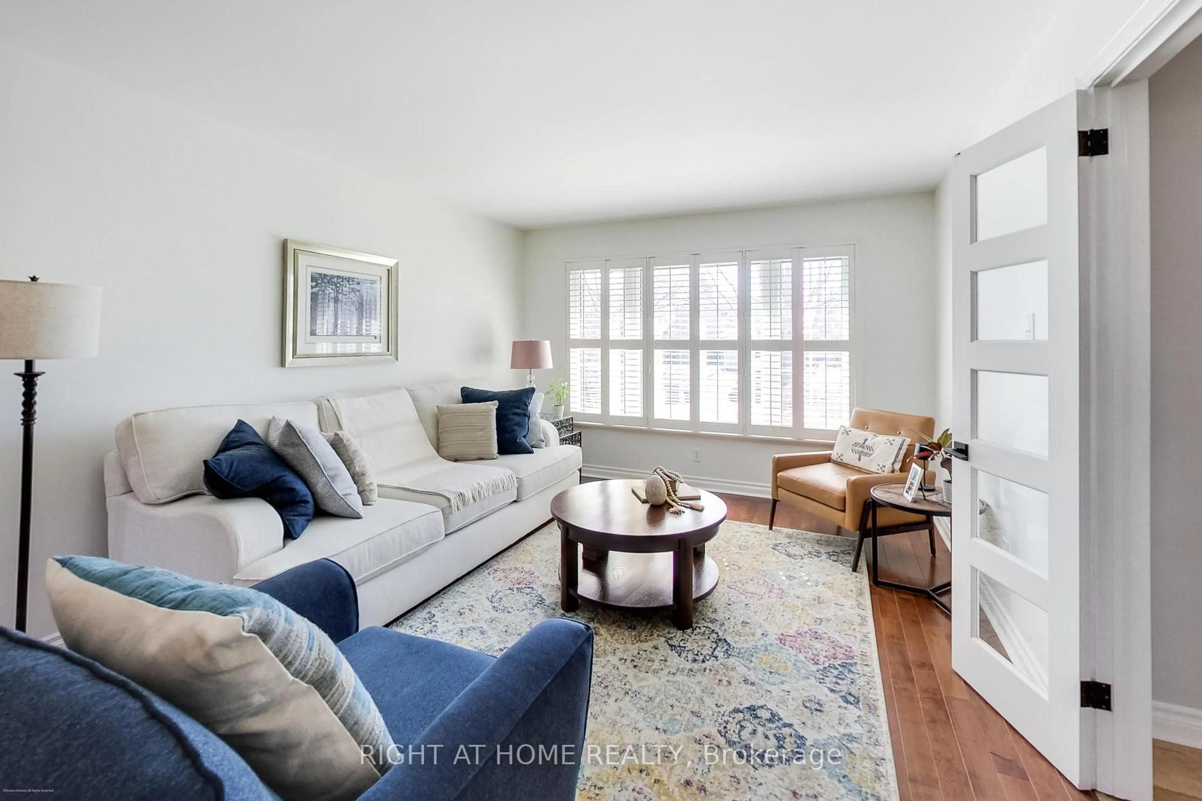 Living room with furniture, unknown for 885 Dales Ave, Newmarket Ontario L3Y 5Z6