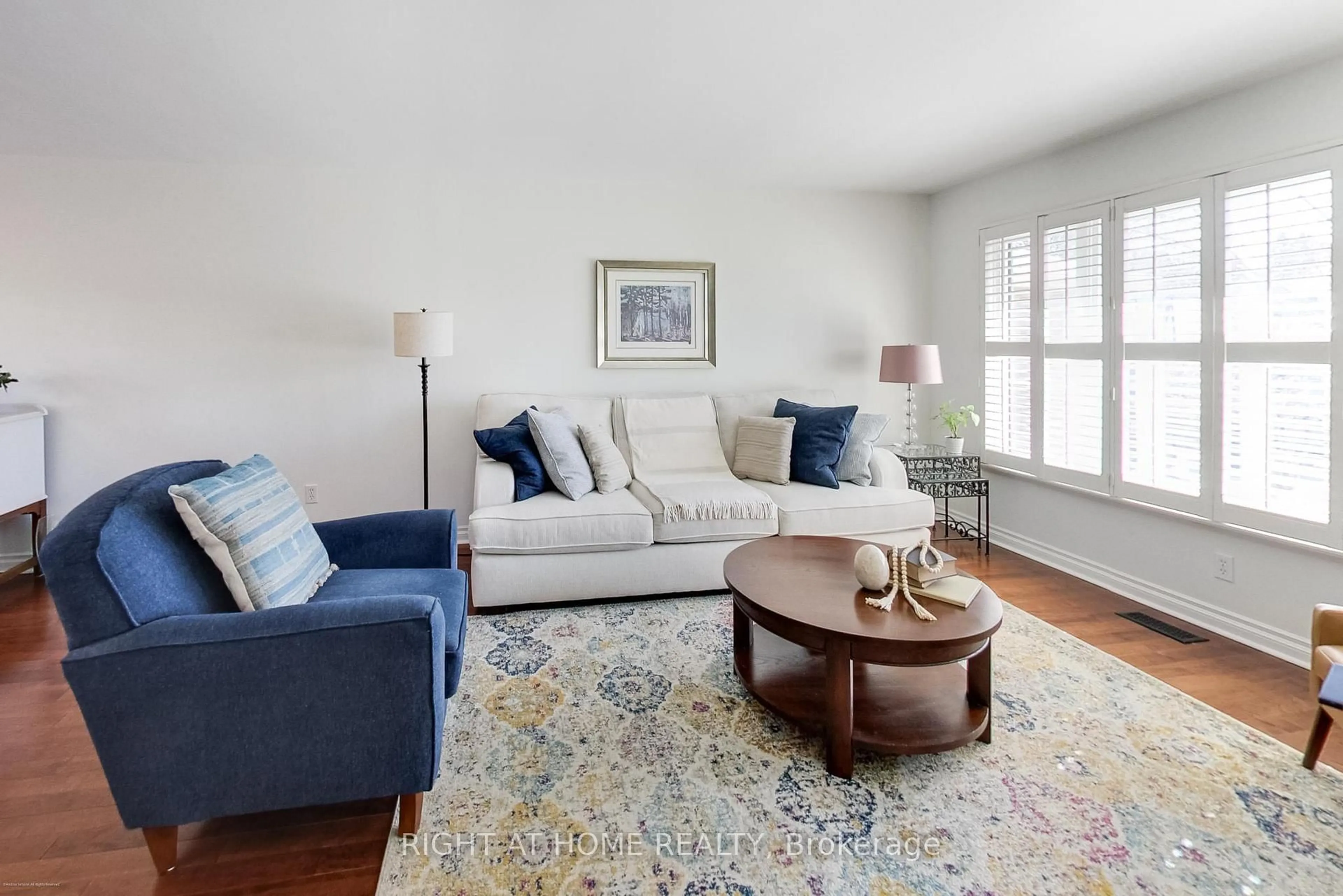 Living room with furniture, unknown for 885 Dales Ave, Newmarket Ontario L3Y 5Z6