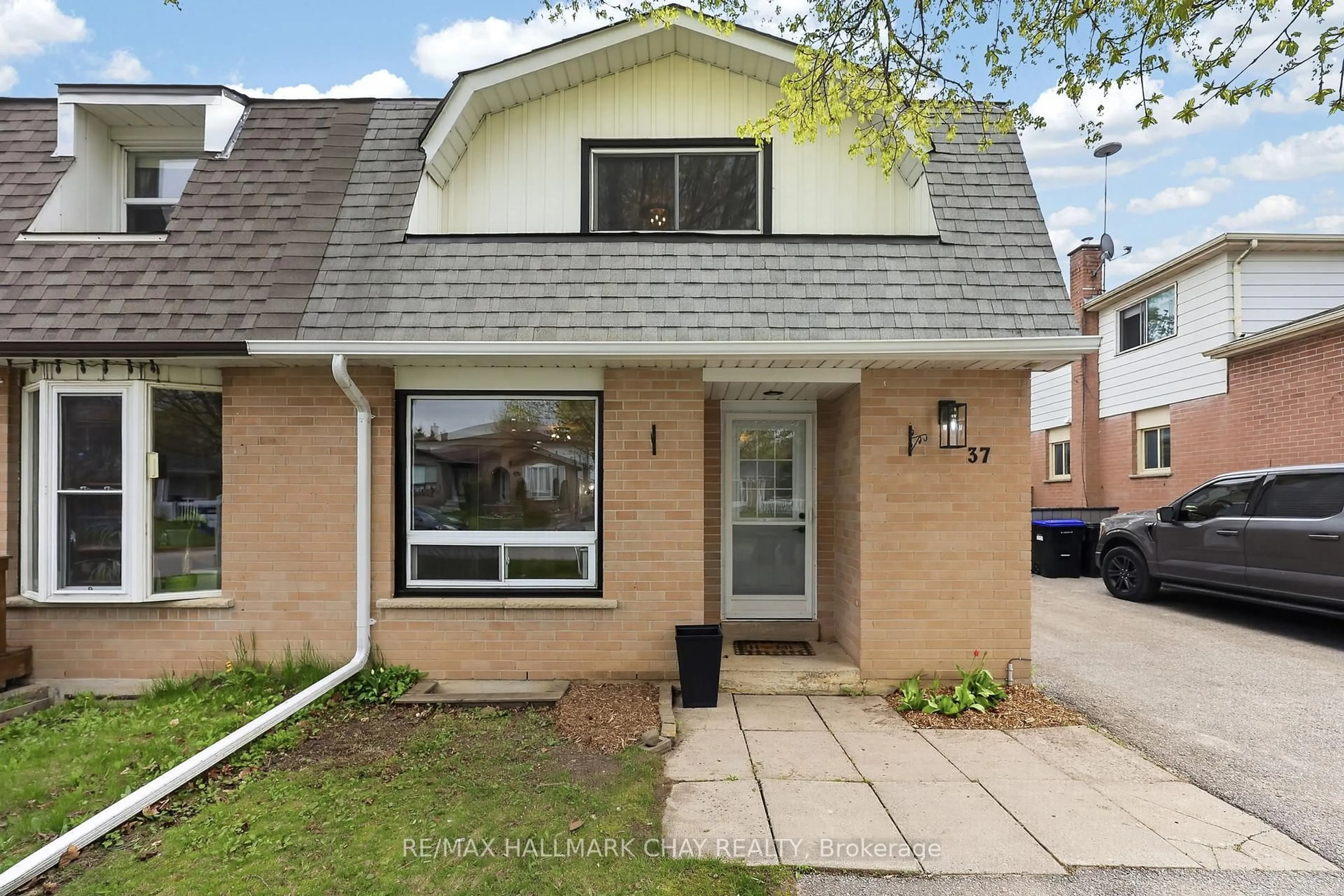 Home with brick exterior material, street for 37 Stewart Ave, New Tecumseth Ontario L9R 1C8
