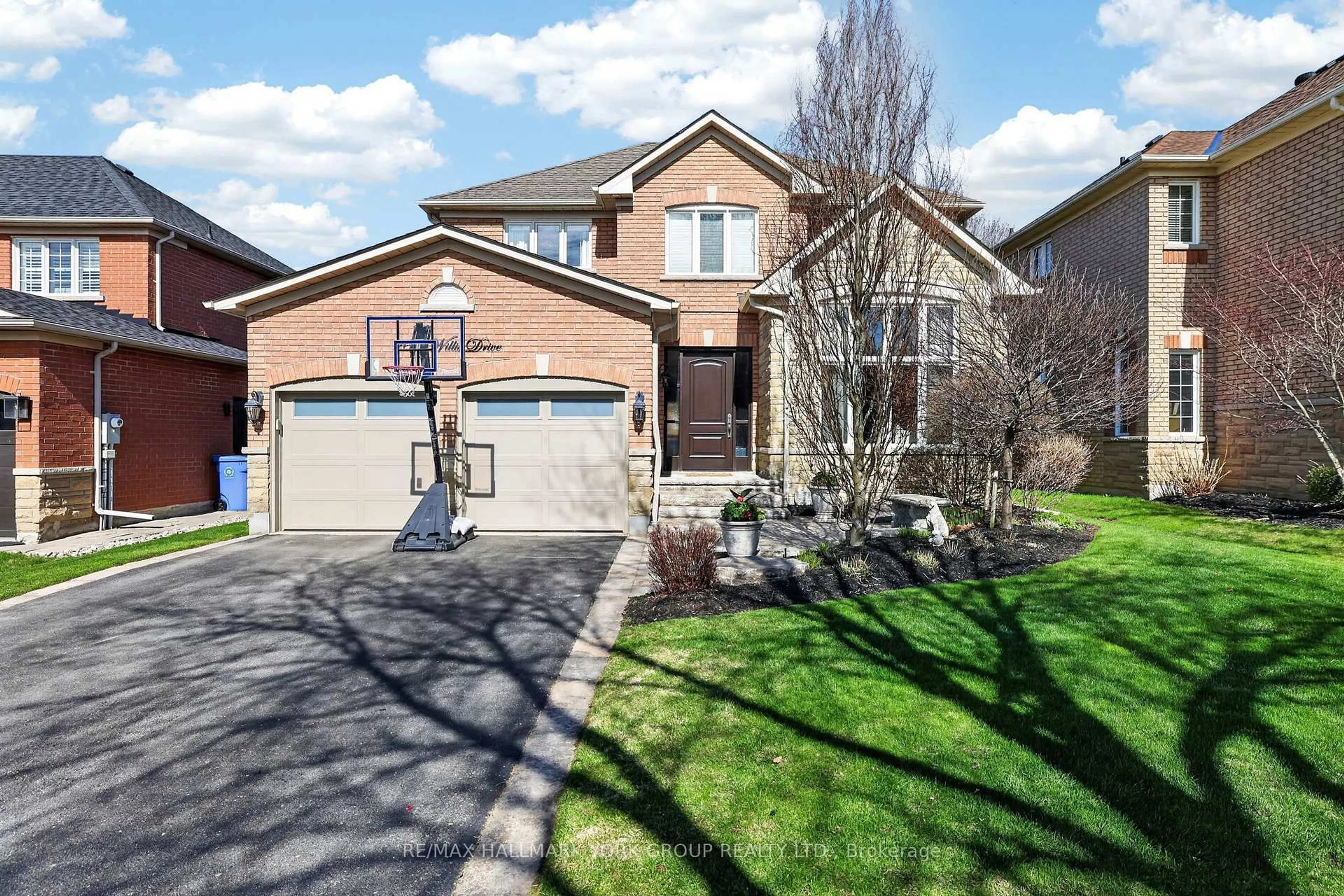 Home with brick exterior material, street for 260 Willis Dr, Aurora Ontario L4G 7M2