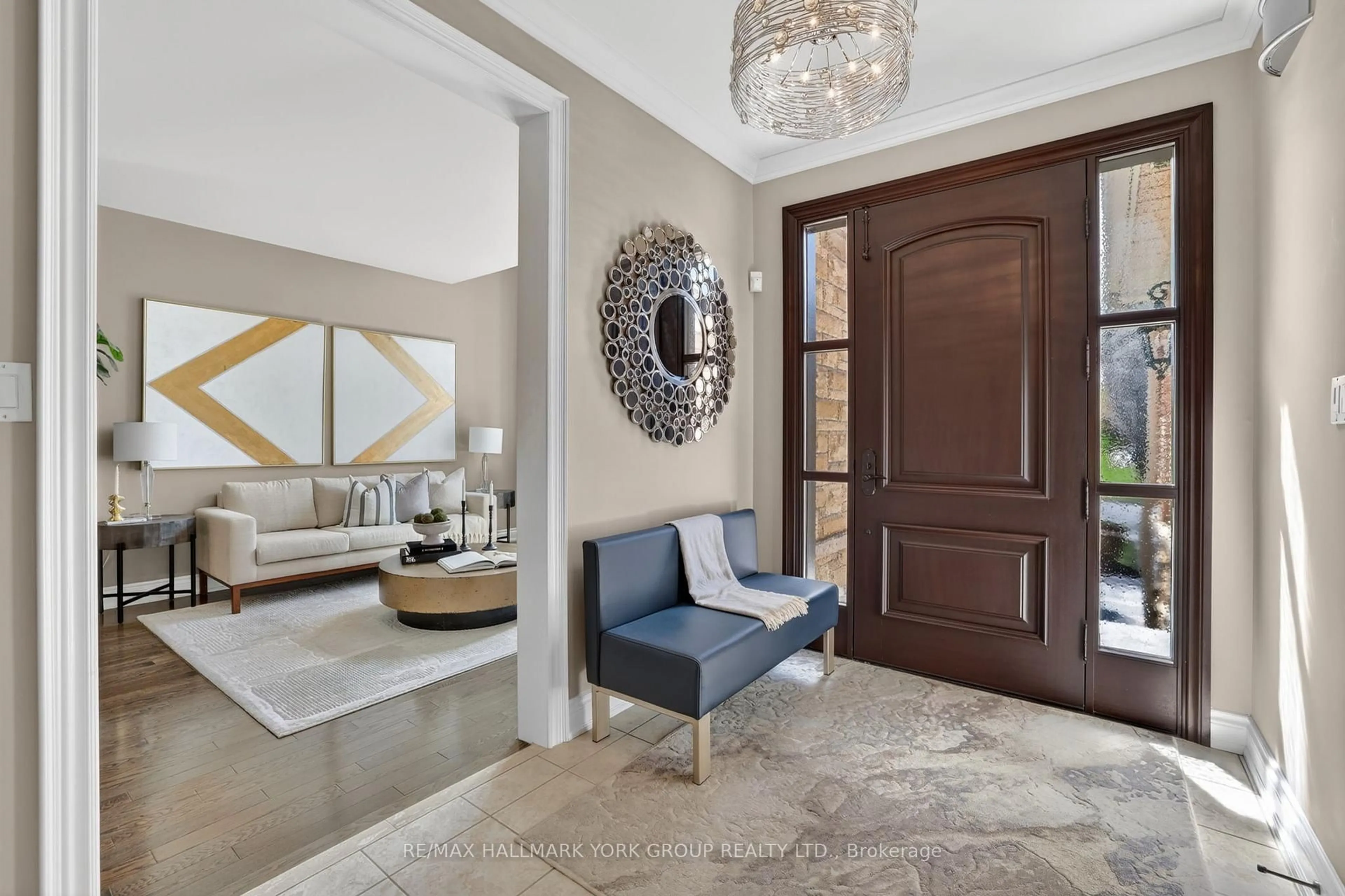 Indoor entryway for 260 Willis Dr, Aurora Ontario L4G 7M2