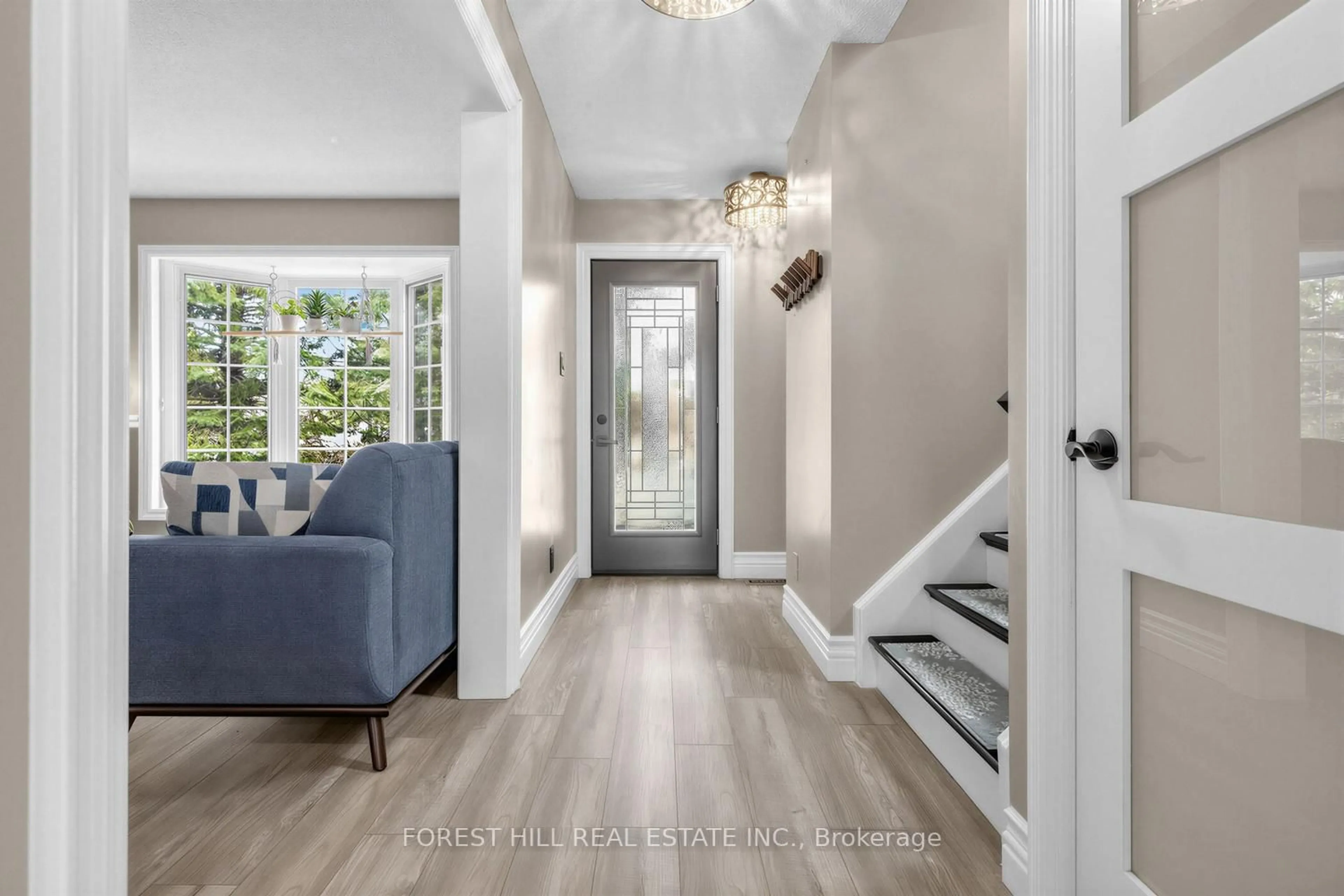 Indoor entryway for 199 Carrick Ave, Georgina Ontario L4P 3N7