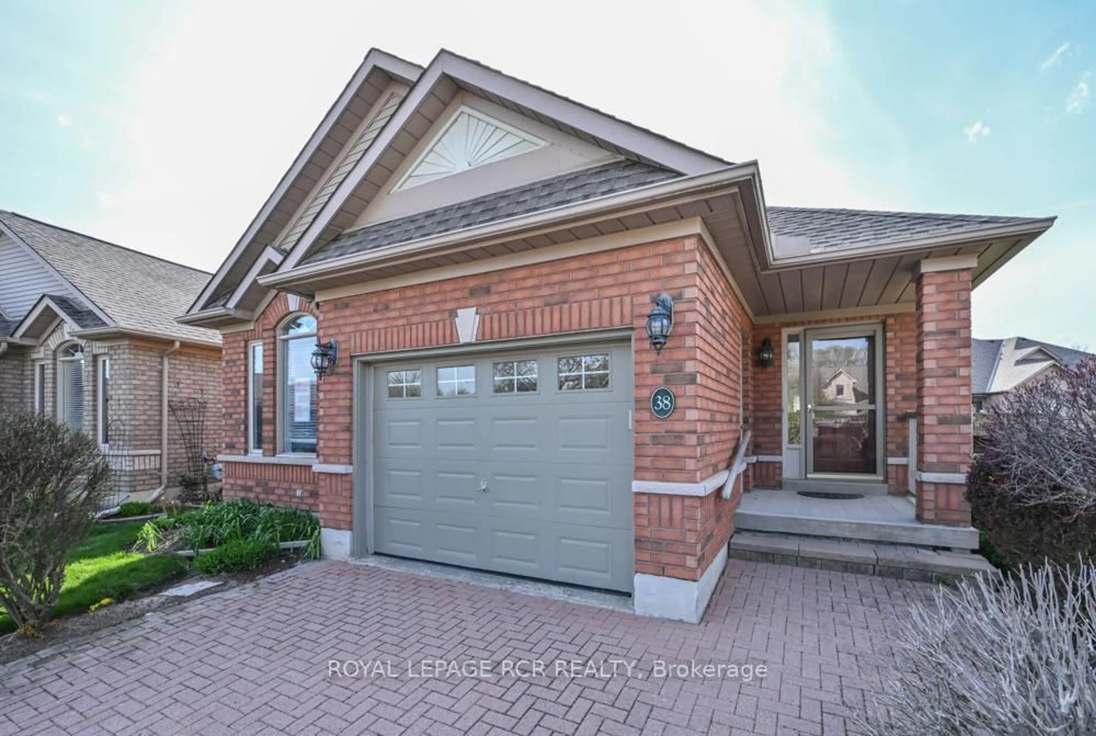Home with brick exterior material, street for 38 Bella Vista Tr, New Tecumseth Ontario L9R 2C6