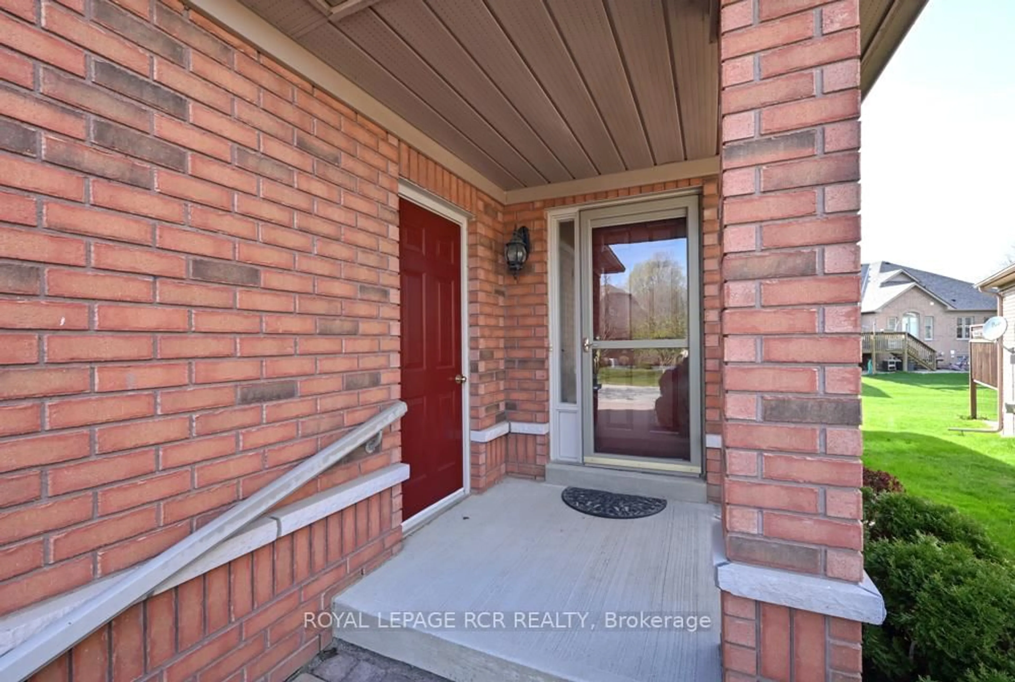 Indoor entryway for 38 Bella Vista Tr, New Tecumseth Ontario L9R 2C6