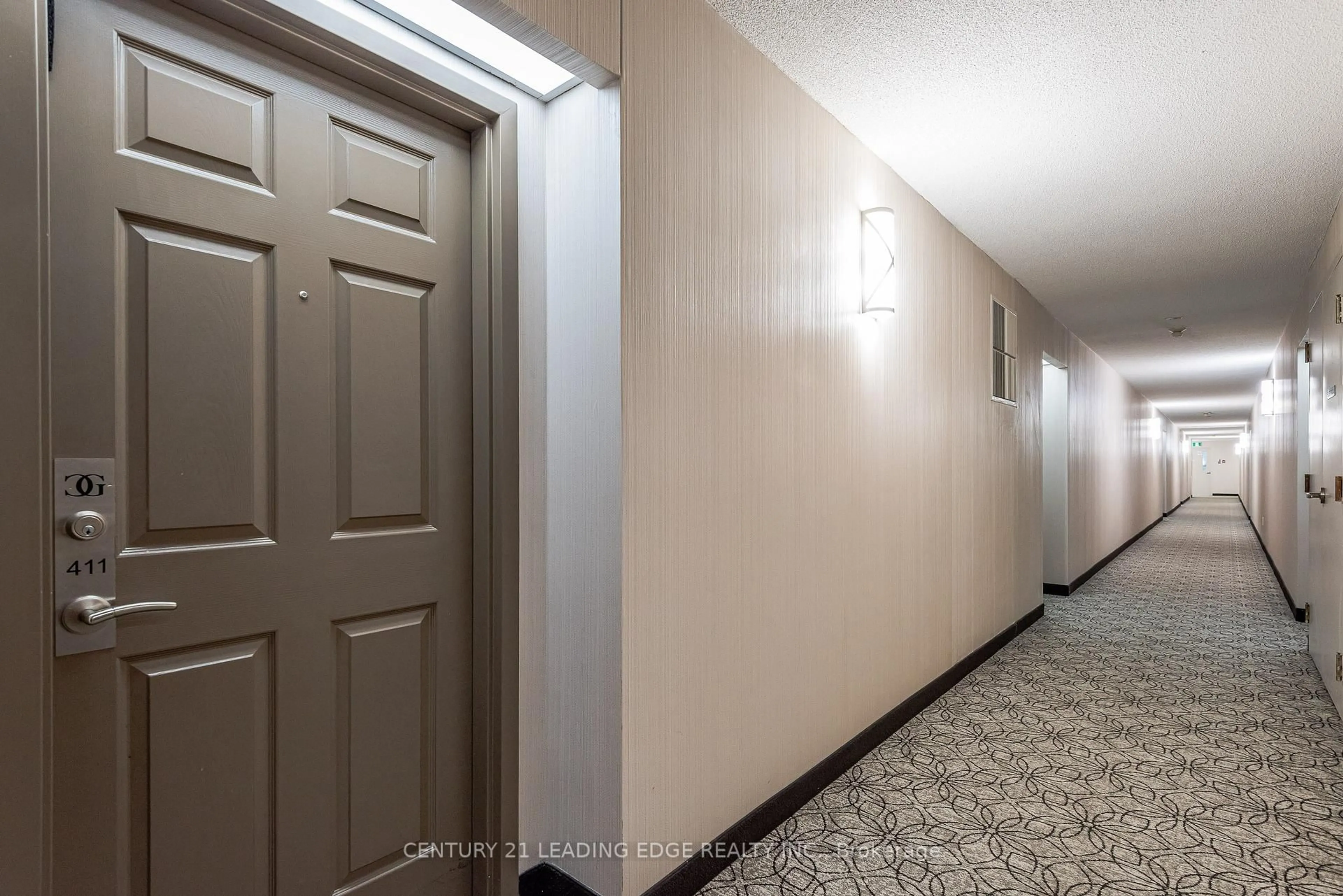 Indoor foyer for 309 Major Mackenzie Dr #411, Richmond Hill Ontario L4C 9V5