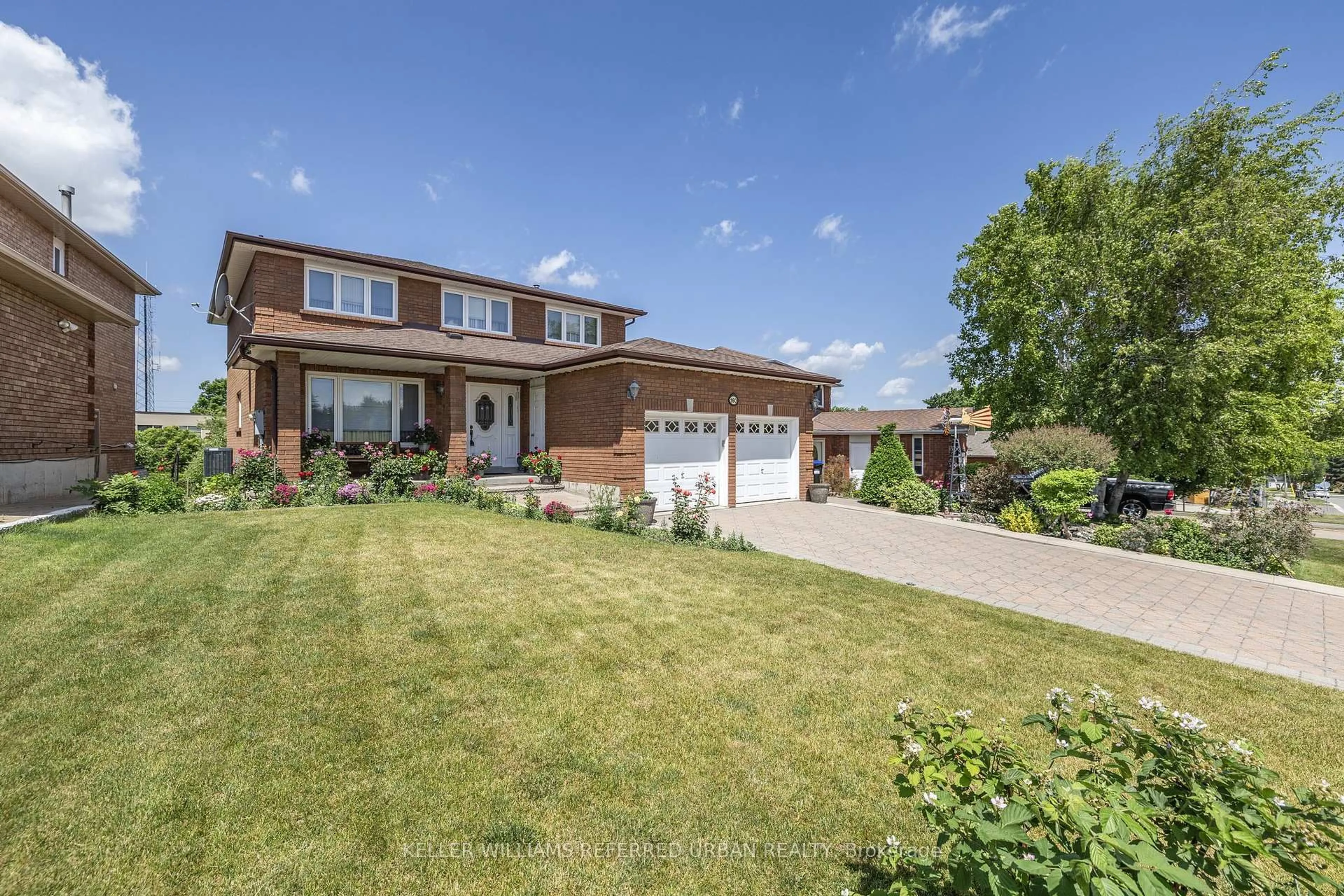 Home with brick exterior material, street for 160 Miller Park Ave, Bradford West Gwillimbury Ontario L3Z 2K3