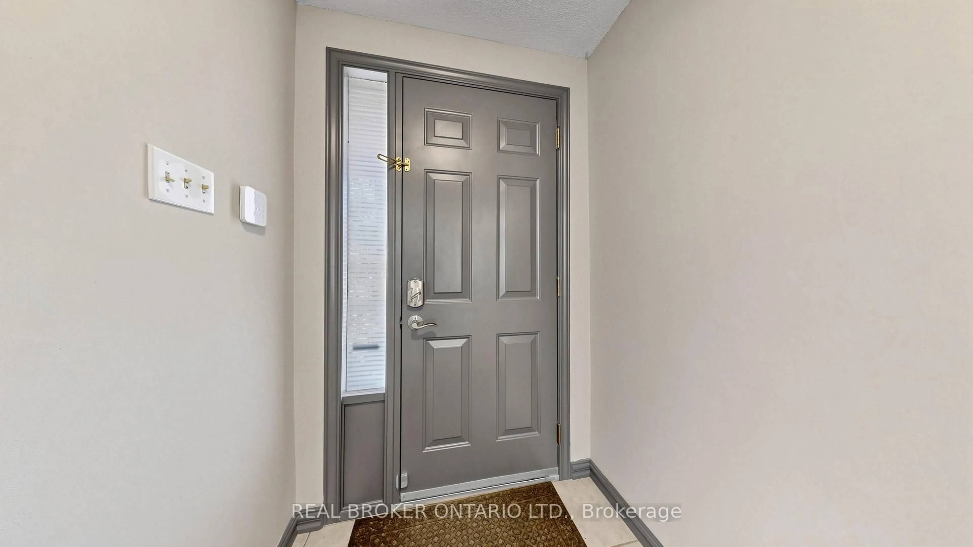 Indoor entryway for 150 bradbeer Cres, Vaughan Ontario L4J 5M7