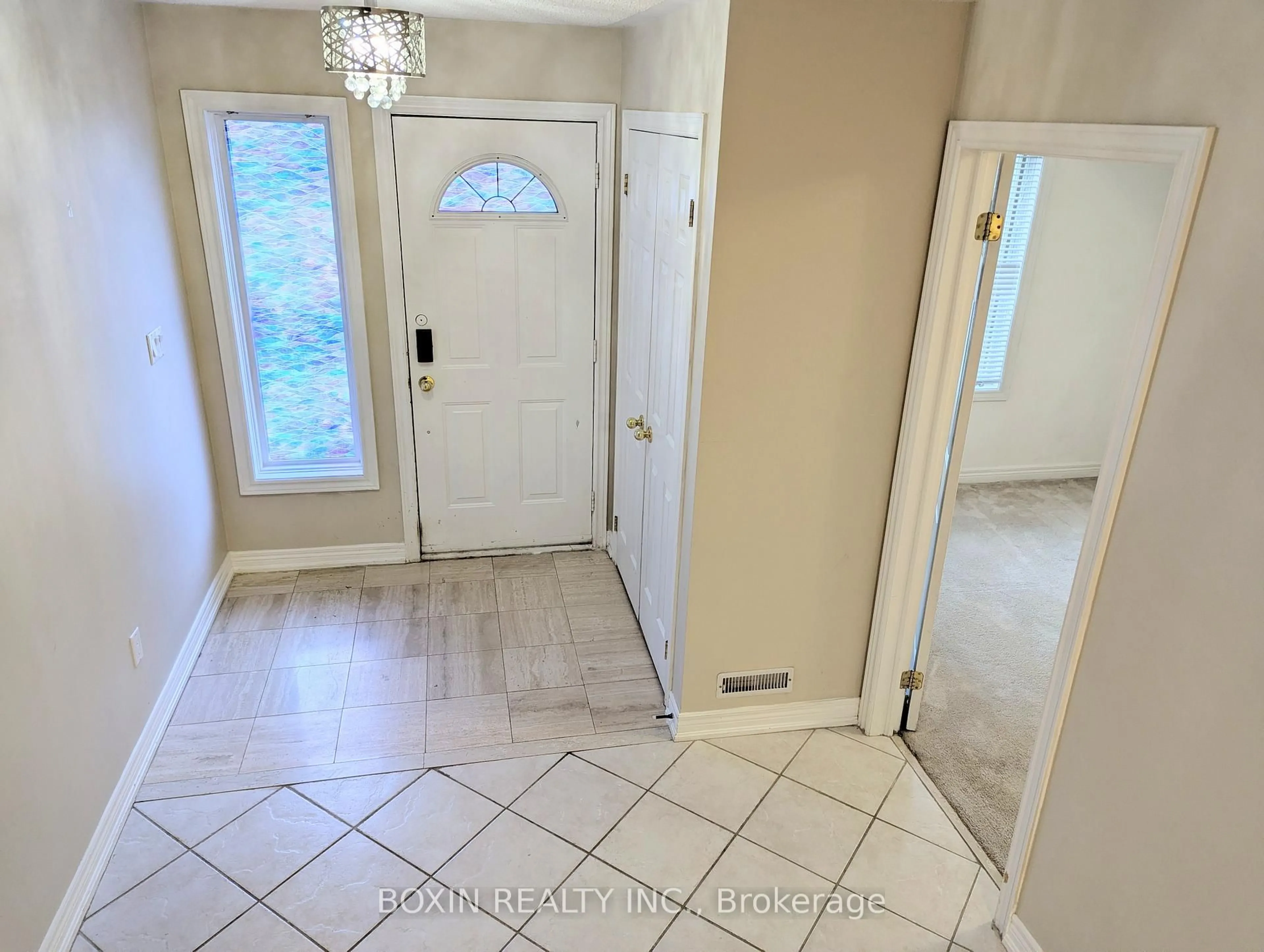 Indoor entryway for 37 Orchid Rd, Markham Ontario L3T 7V2