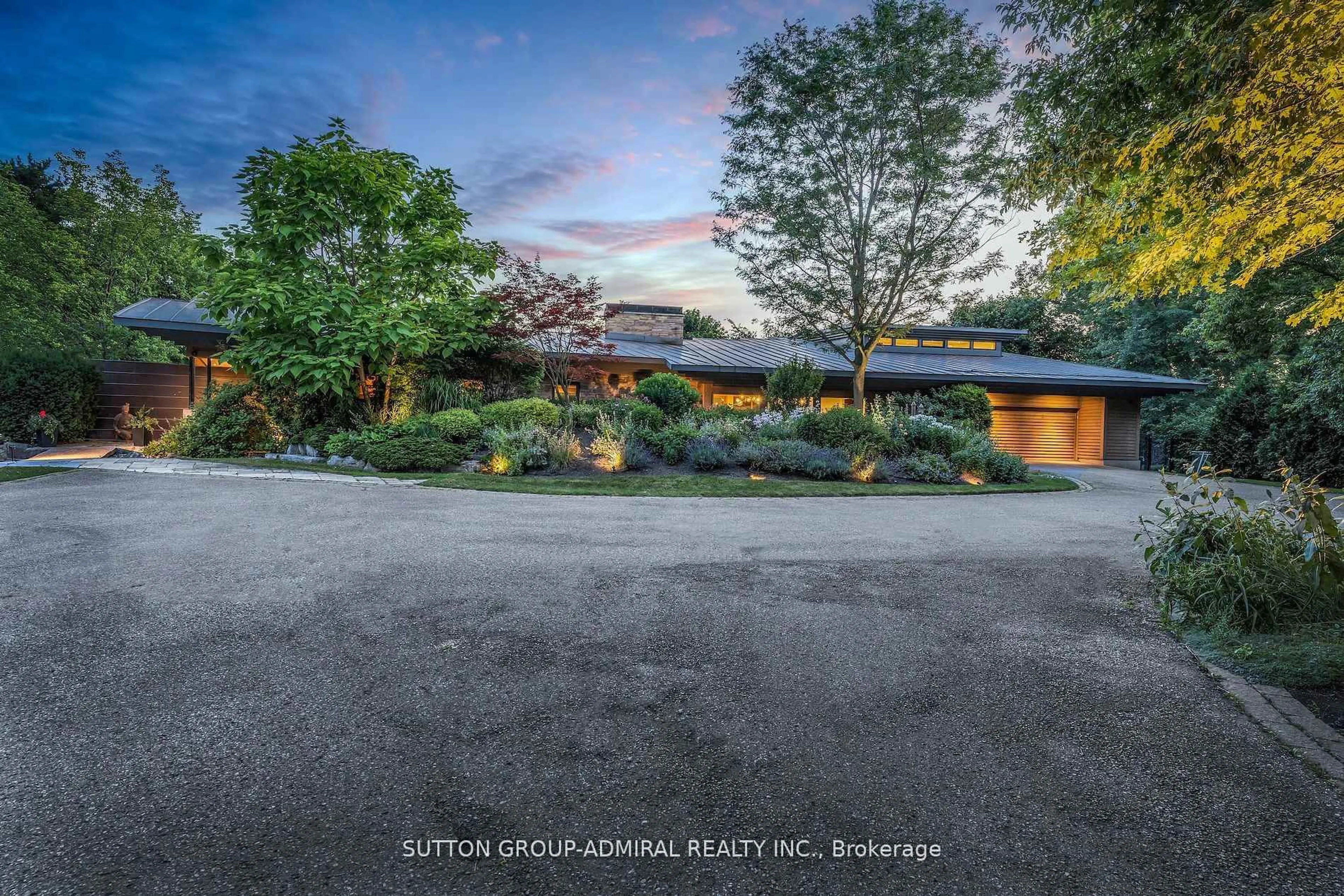 A pic from outside/outdoor area/front of a property/back of a property/a pic from drone, street for 27 Elm Ridge Acres Rd, Markham Ontario L3T 1W2