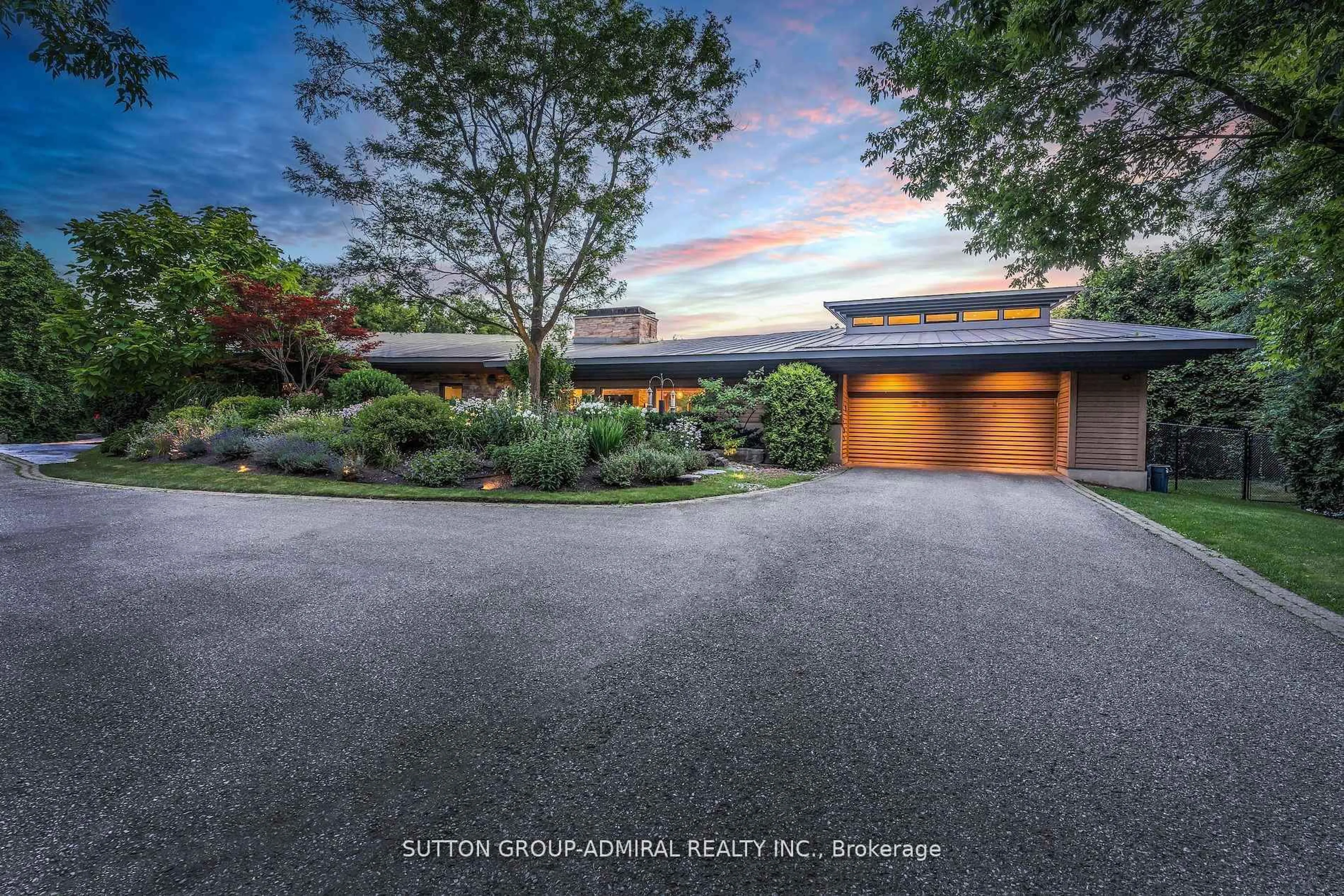 A pic from outside/outdoor area/front of a property/back of a property/a pic from drone, street for 27 Elm Ridge Acres Rd, Markham Ontario L3T 1W2
