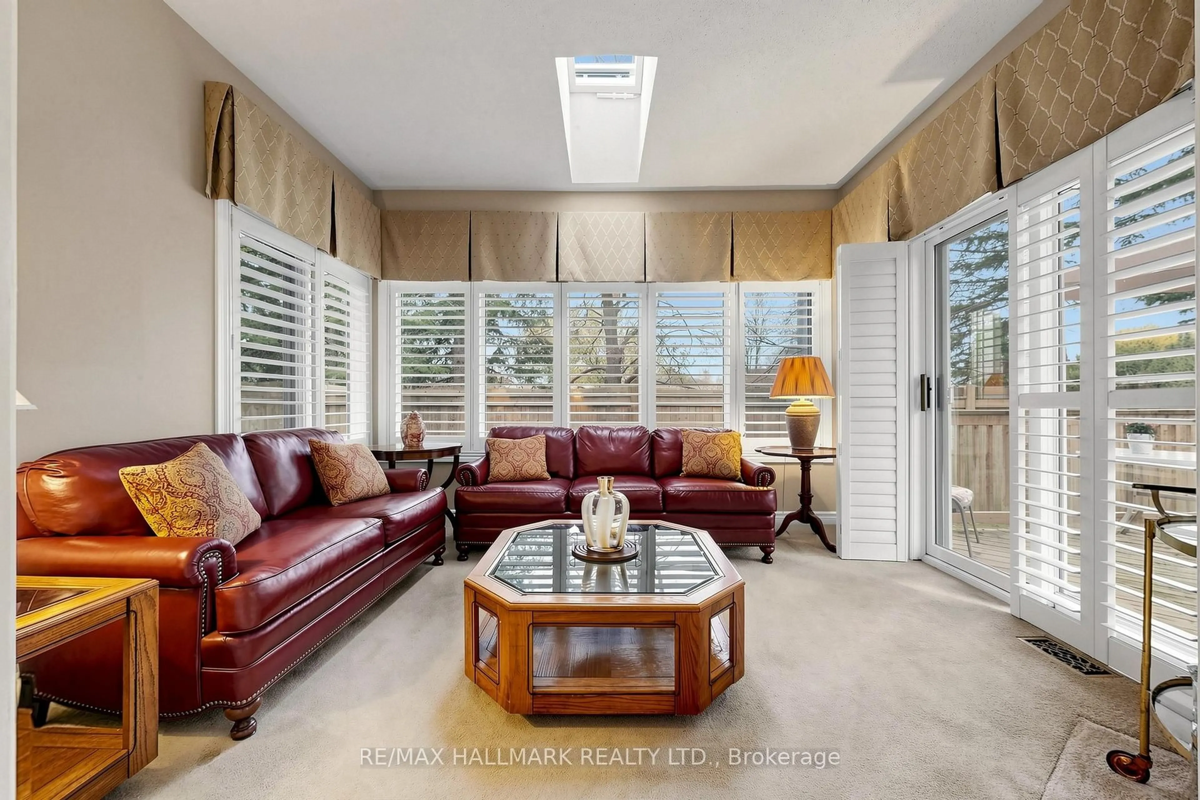 Living room with furniture, ceramic/tile floor for 13 Christina Falls Way, Markham Ontario L6E 1B4