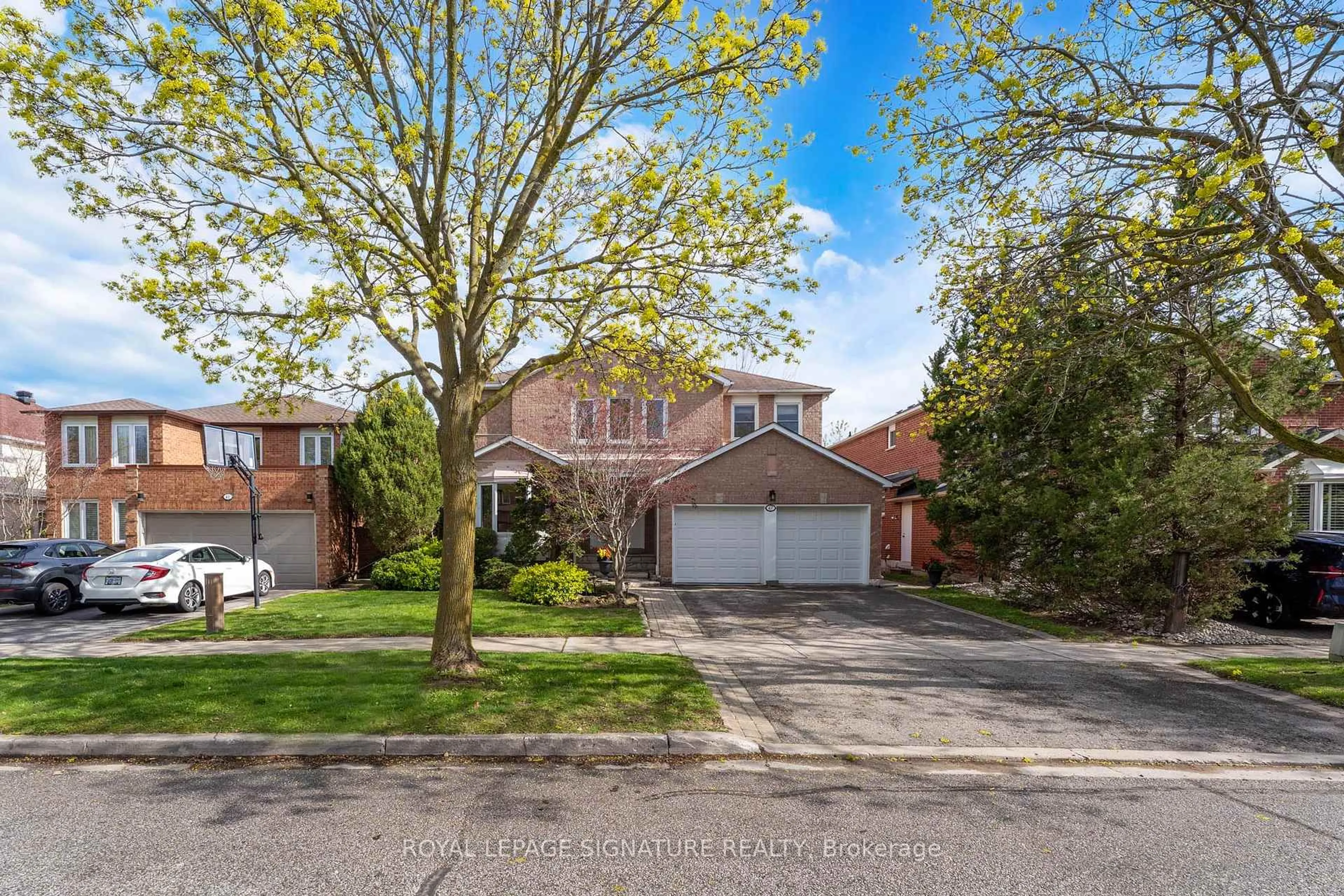 A pic from outside/outdoor area/front of a property/back of a property/a pic from drone, street for 47 Edmund Seager Dr, Vaughan Ontario L4J 4S1