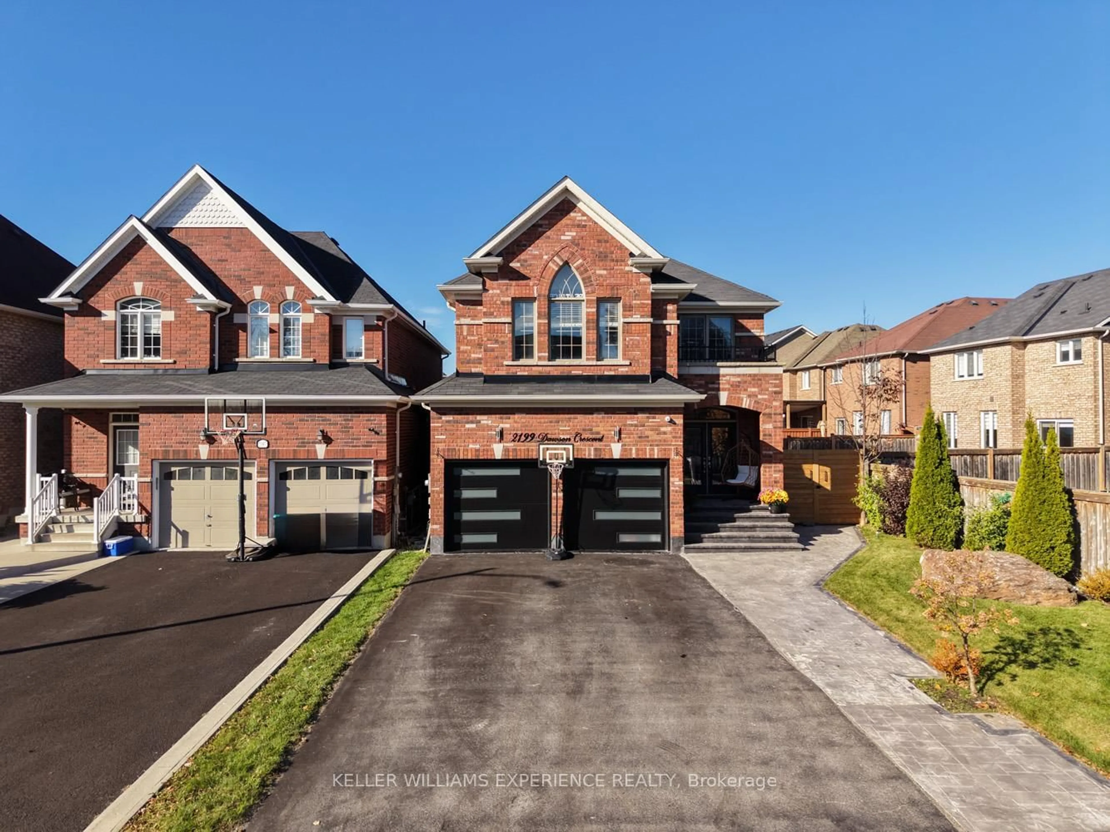Home with brick exterior material, street for 2199 Dawson Cres, Innisfil Ontario L9S 0G9