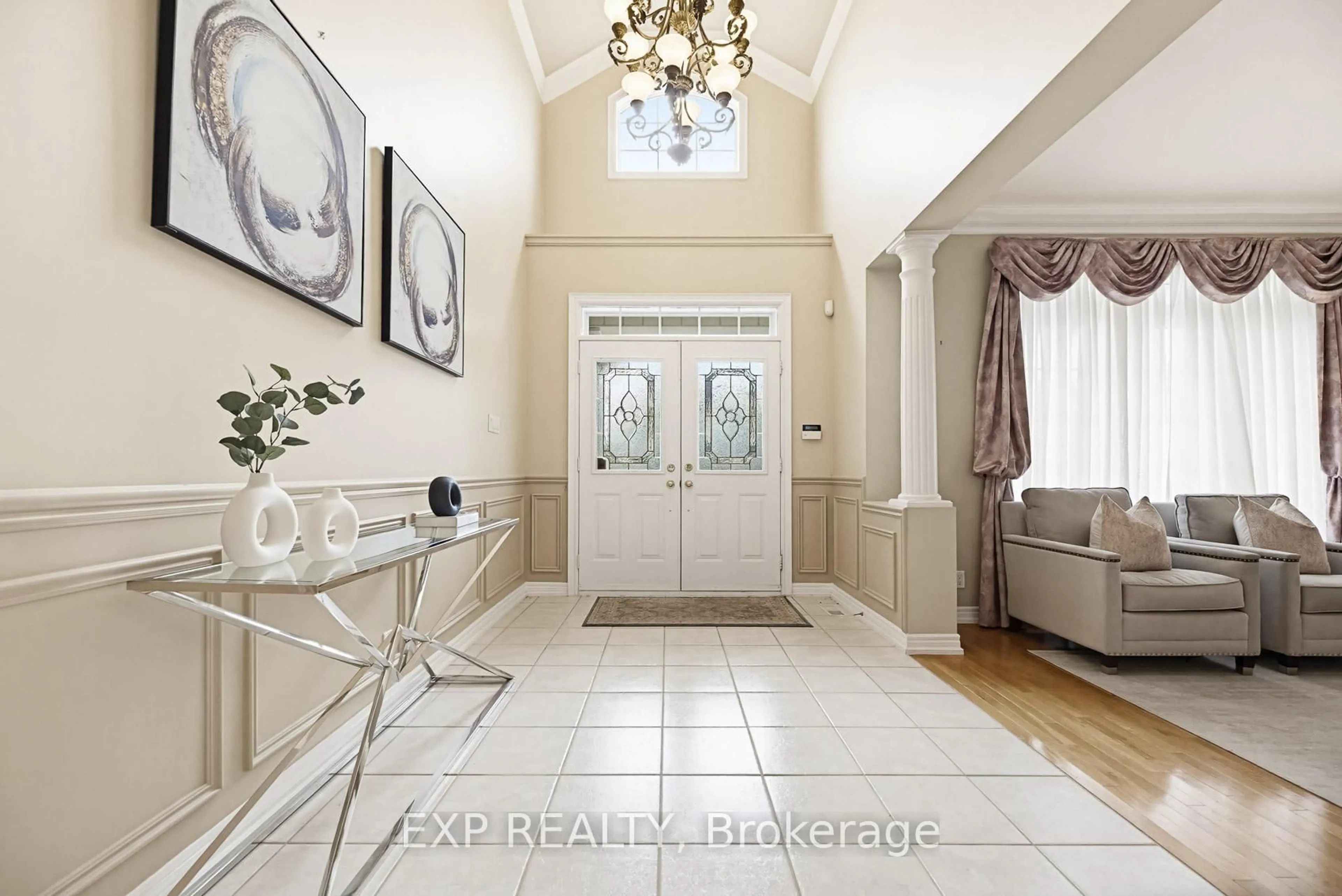 Indoor entryway for 126 Carmela Ave, Richmond Hill Ontario L4E 2V6