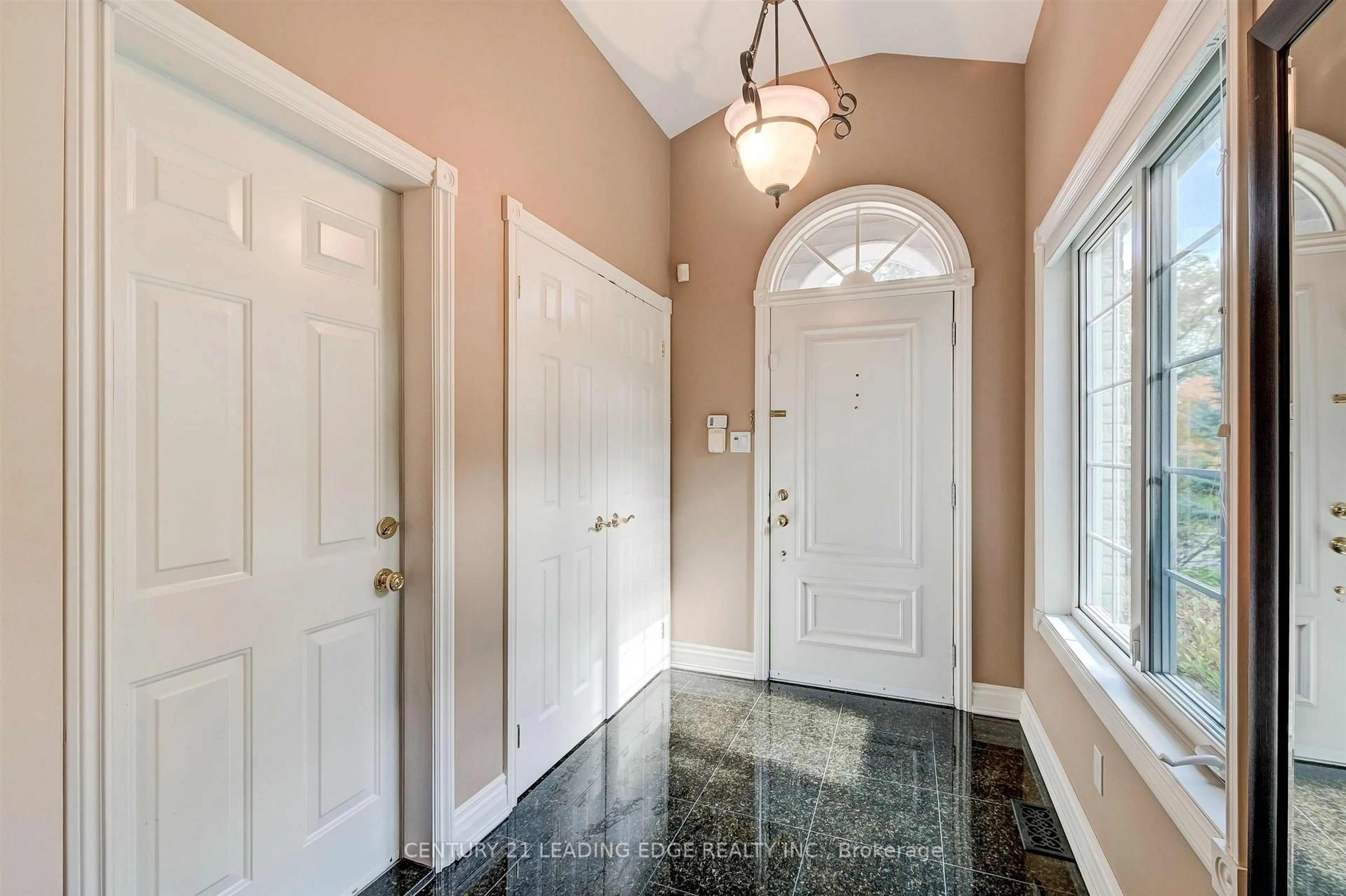 Indoor entryway for 171 Krieghoff Ave, Markham Ontario L3R 1W2