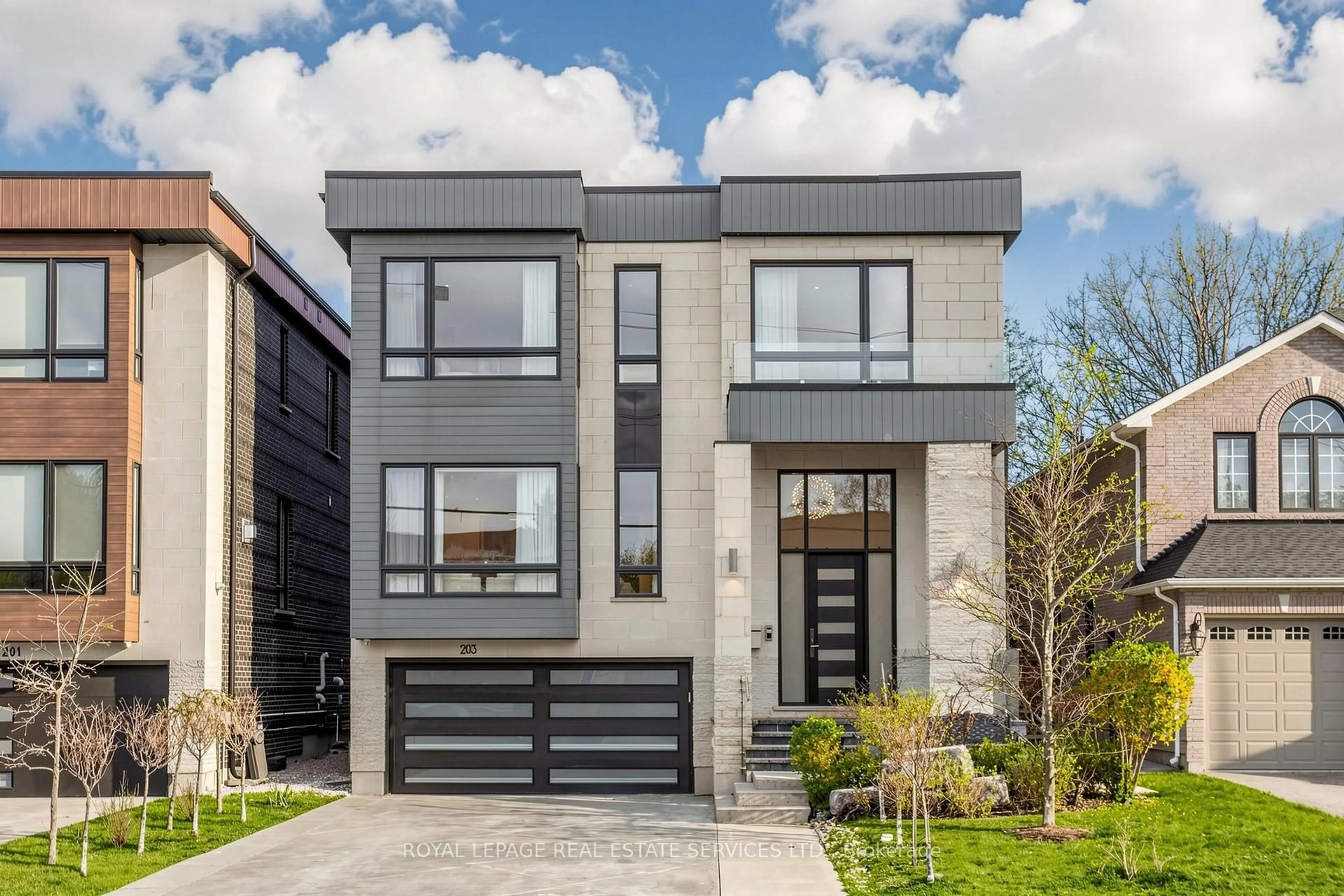 Home with brick exterior material, street for 203 Crestwood Rd, Vaughan Ontario L4J 1A8