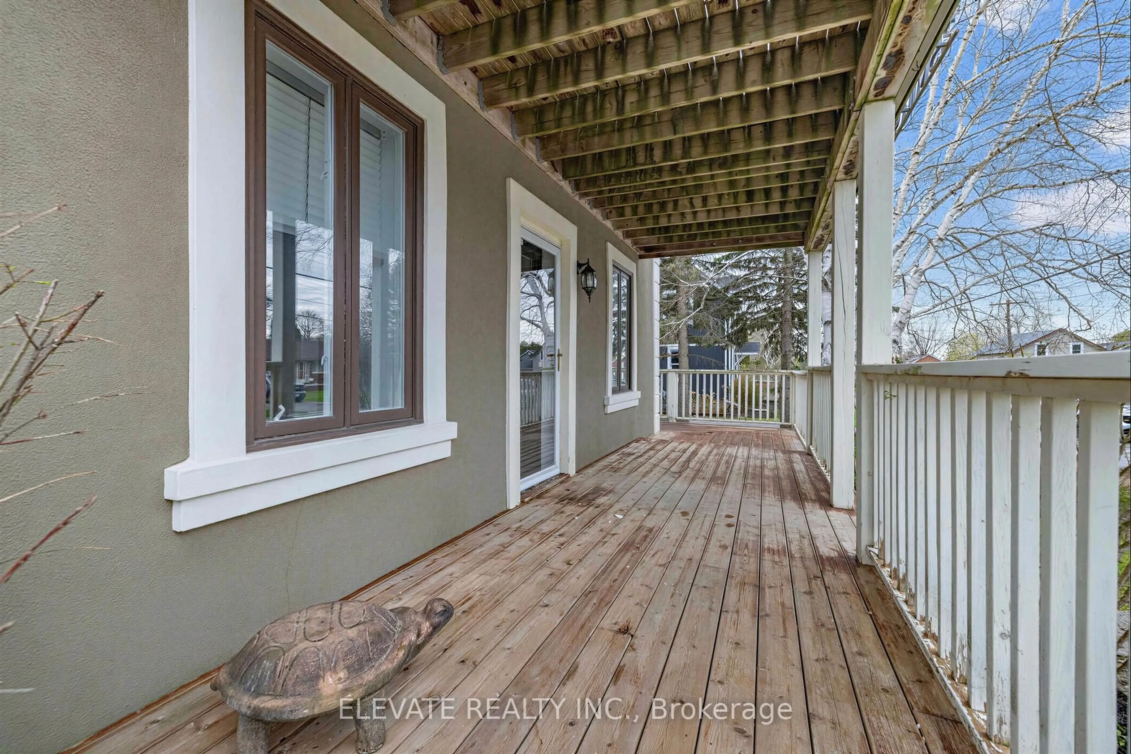 Patio, street for 25 Mill St, East Gwillimbury Ontario L0G 1M0