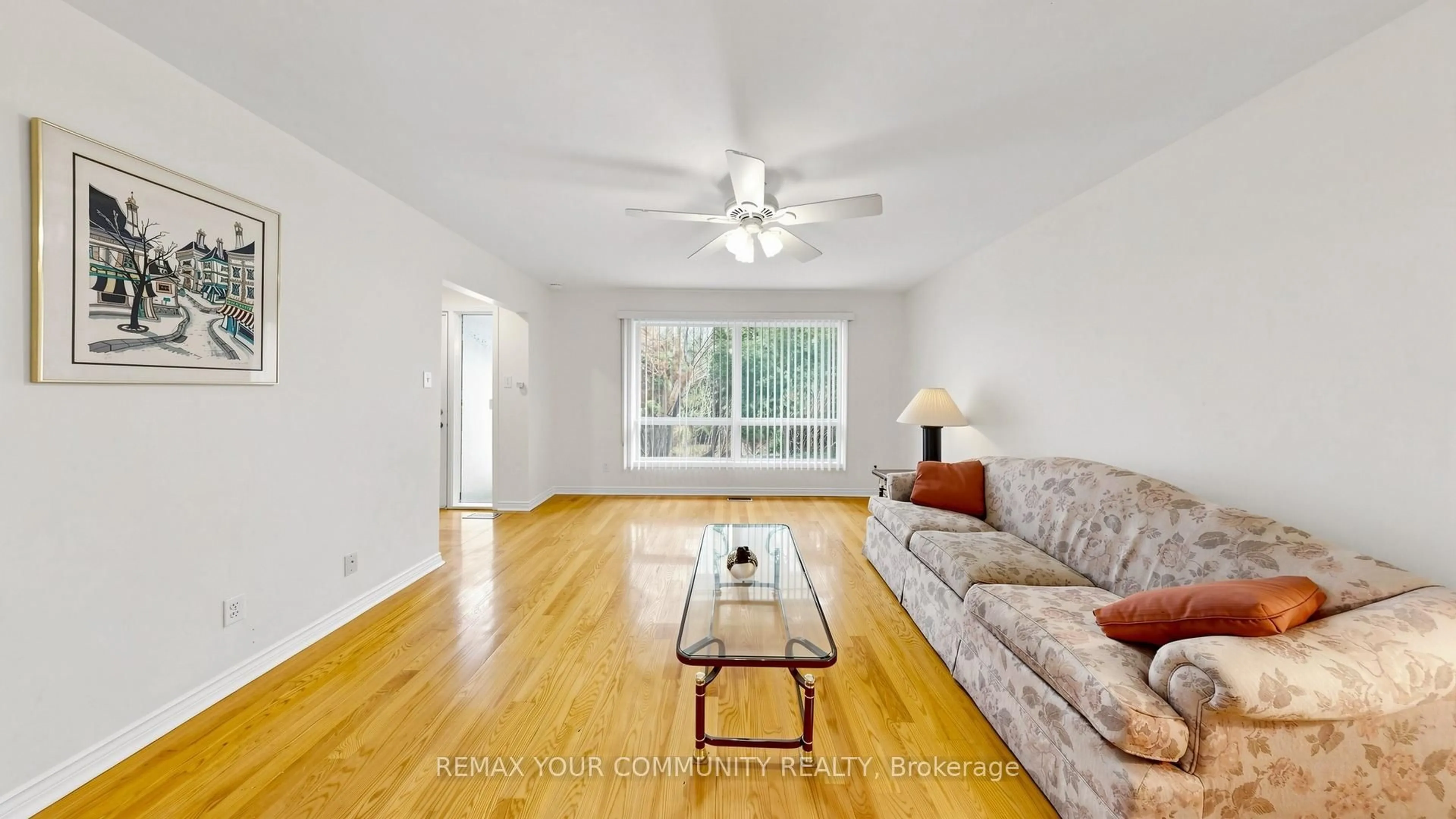 Living room with furniture, unknown for 50 Riverglen Dr, Georgina Ontario L4P 2R1