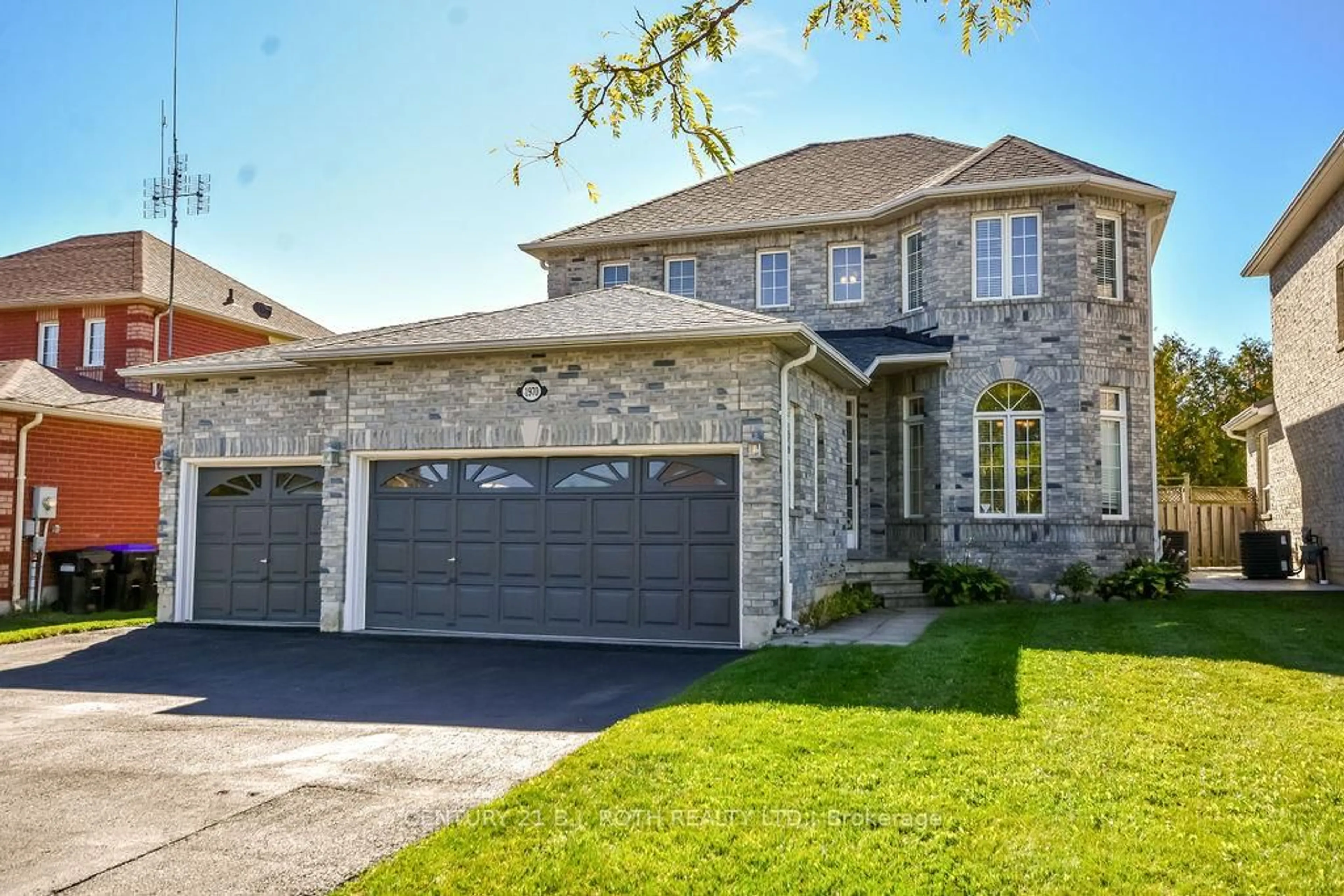 Home with brick exterior material, street for 1970 Webster Blvd, Innisfil Ontario L9S 2A5