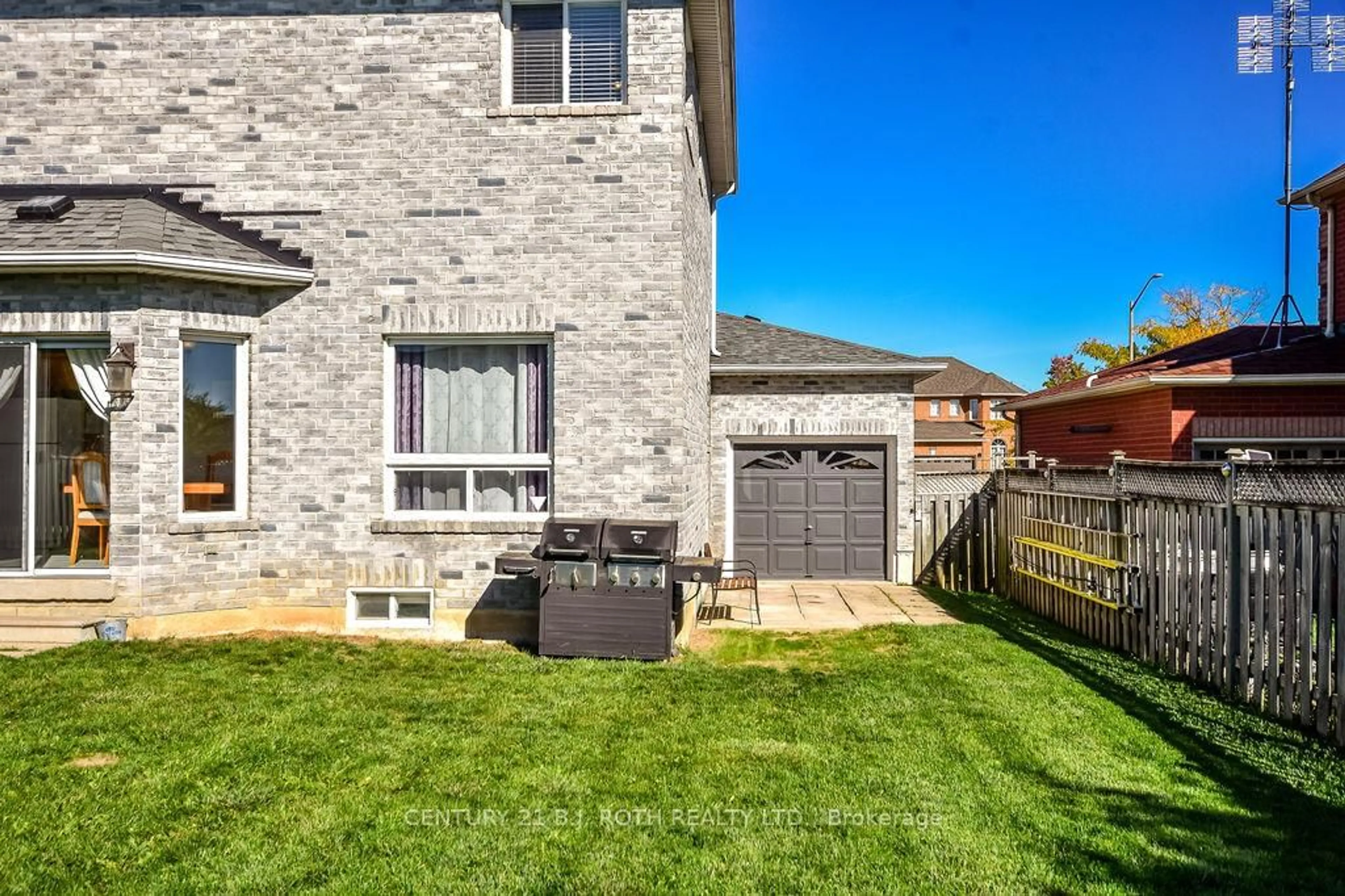 Home with brick exterior material, street for 1970 Webster Blvd, Innisfil Ontario L9S 2A5