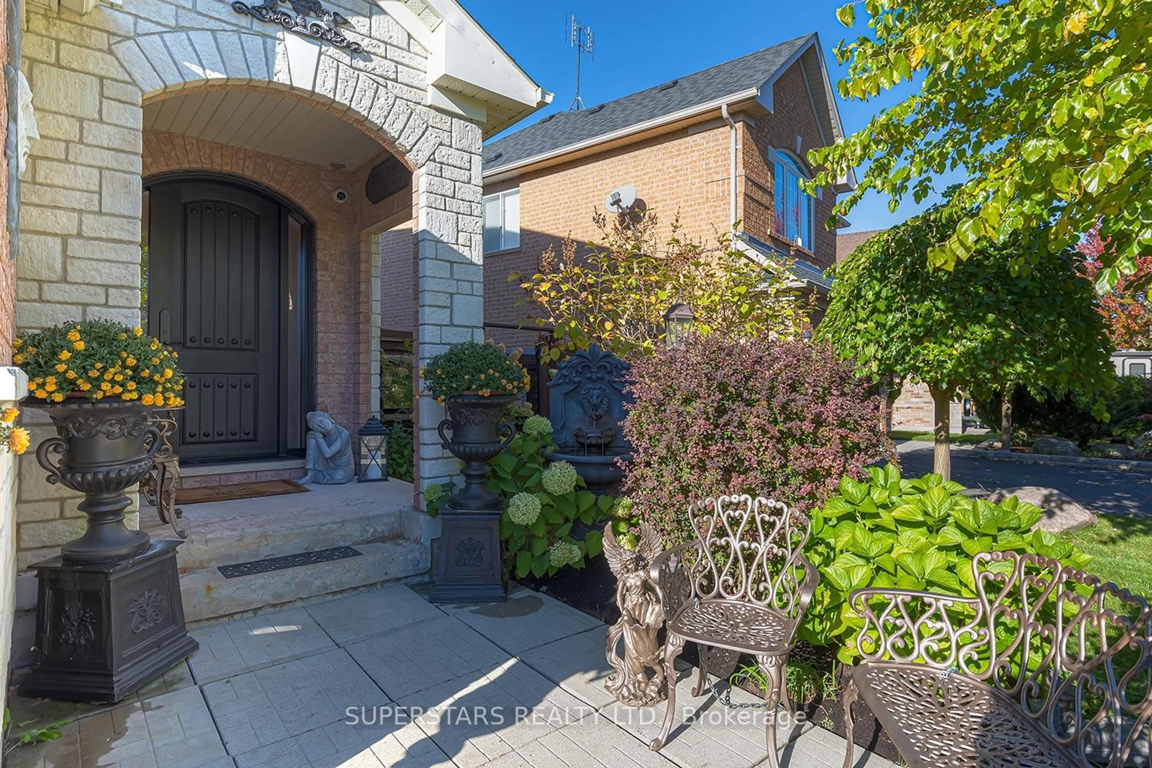 Home with brick exterior material, street for 166 Worthington Ave, Richmond Hill Ontario L4E 4N7