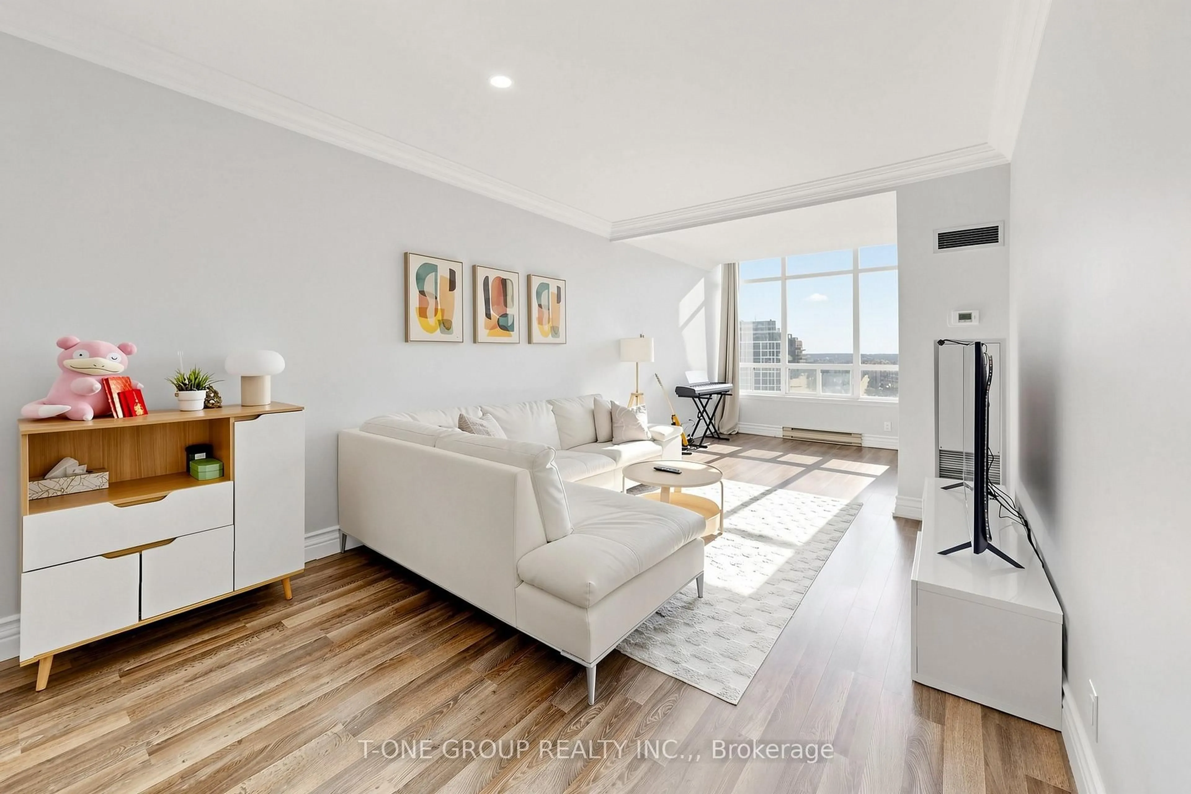 Living room with furniture, unknown for 22 Clarissa Dr #Ph6, Richmond Hill Ontario L4C 9R6
