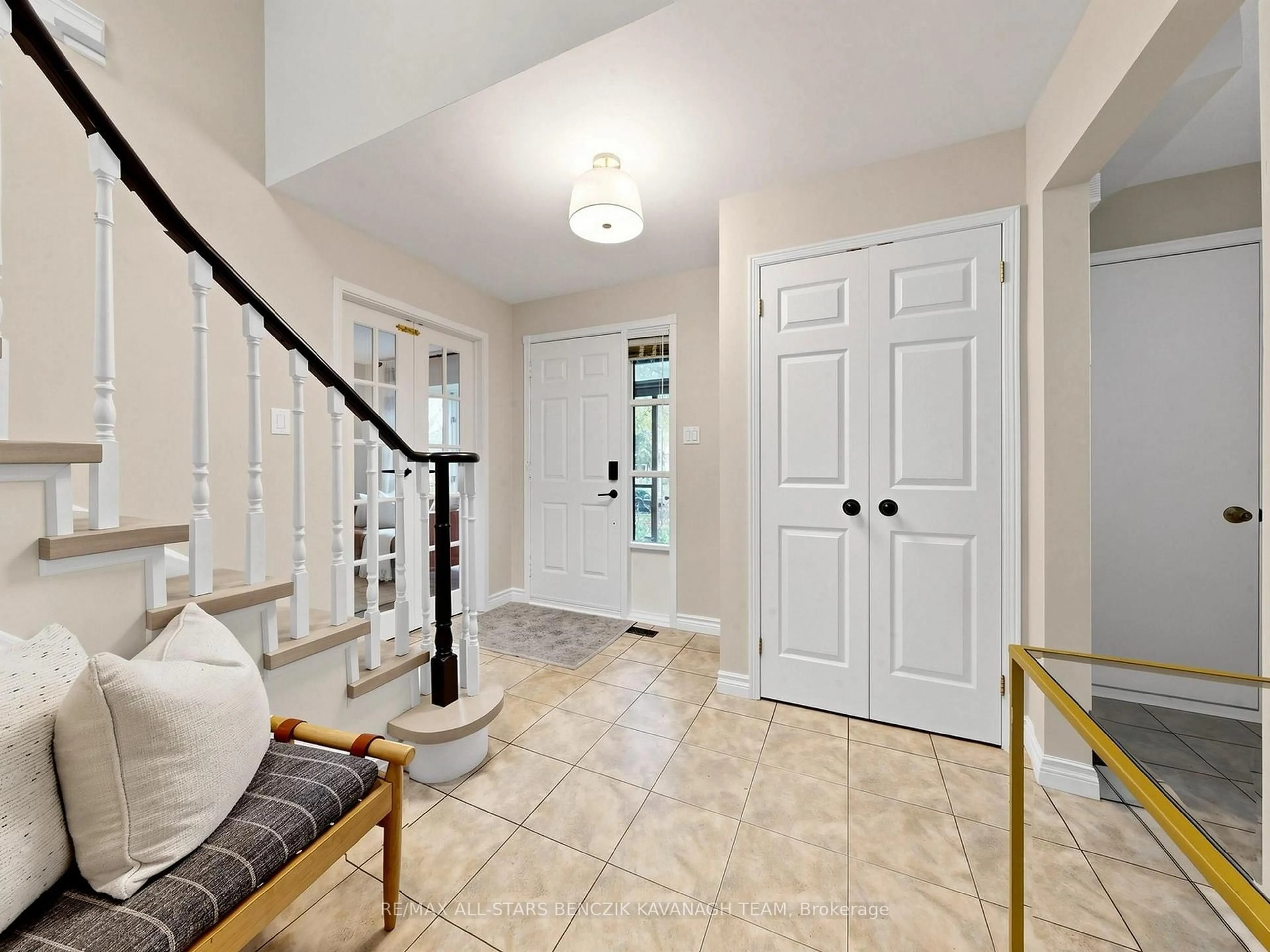 Indoor entryway for 215 Fincham Ave, Markham Ontario L3P 4B4