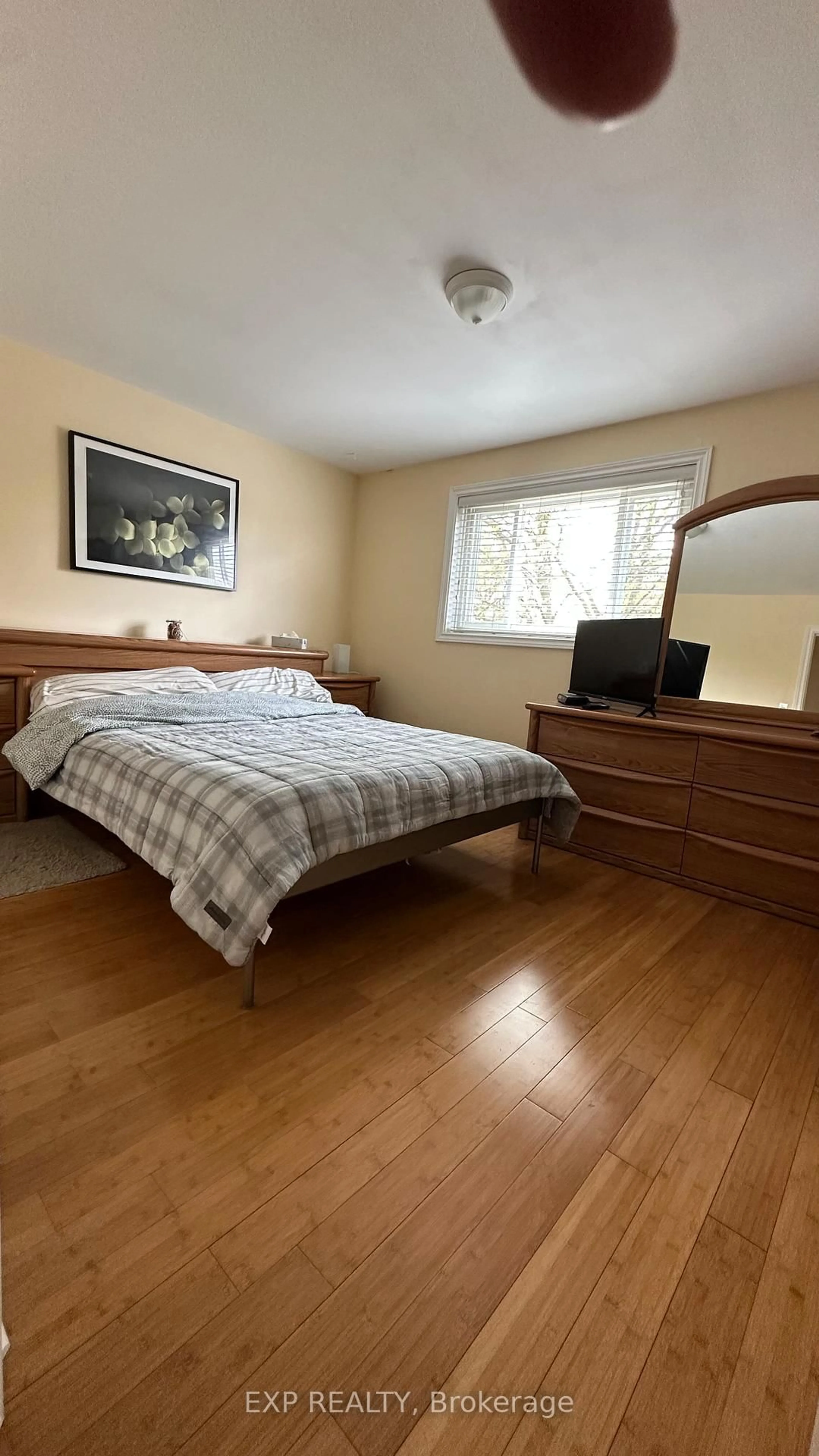 A pic of a room for 28 Bailey Cres, Aurora Ontario L4G 2B3