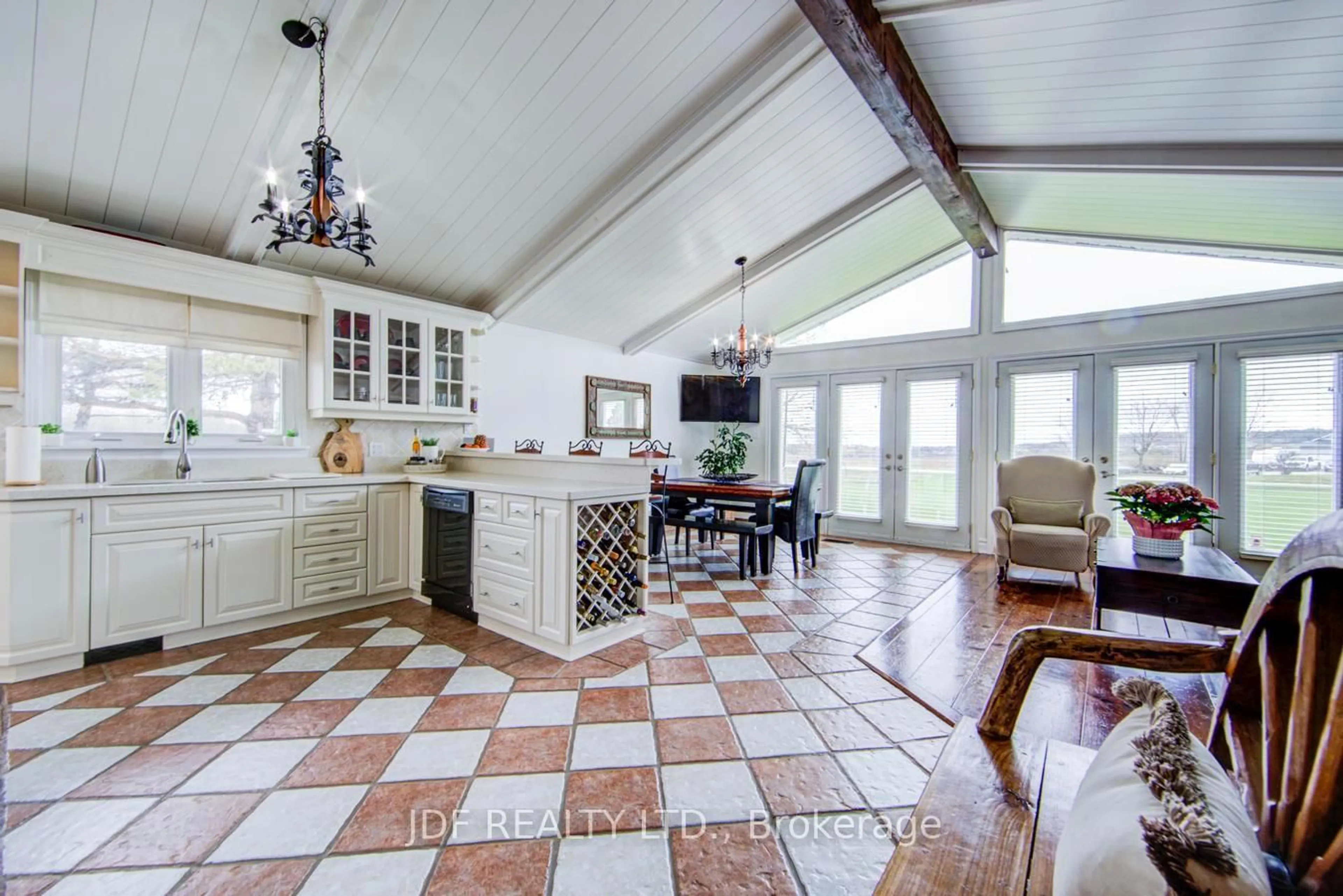 Open concept kitchen, ceramic/tile floor for 2544 Tottenham Rd, New Tecumseth Ontario L0G 1A0