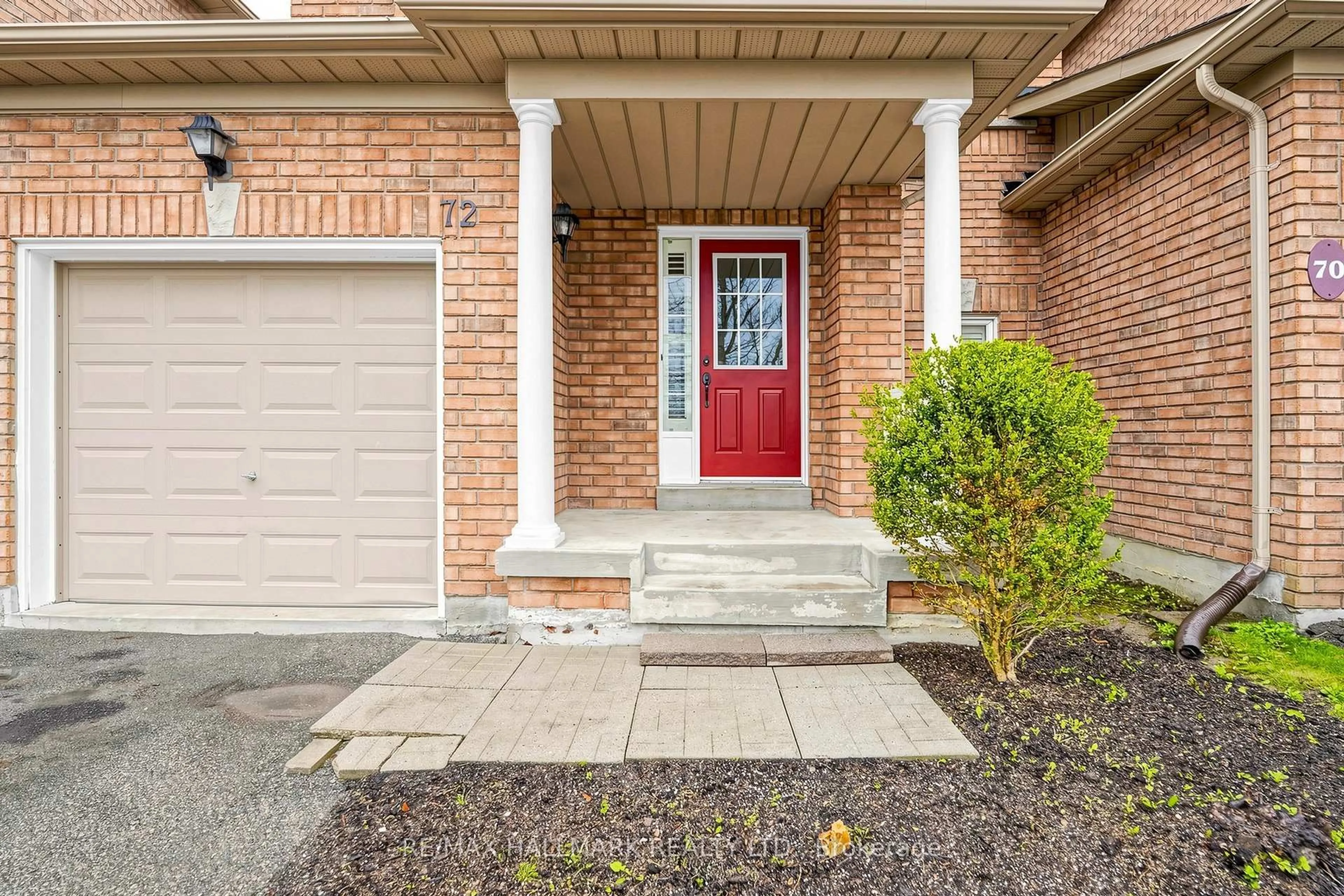 Home with brick exterior material, street for 72 Walkview Cres, Richmond Hill Ontario L4E 4H6