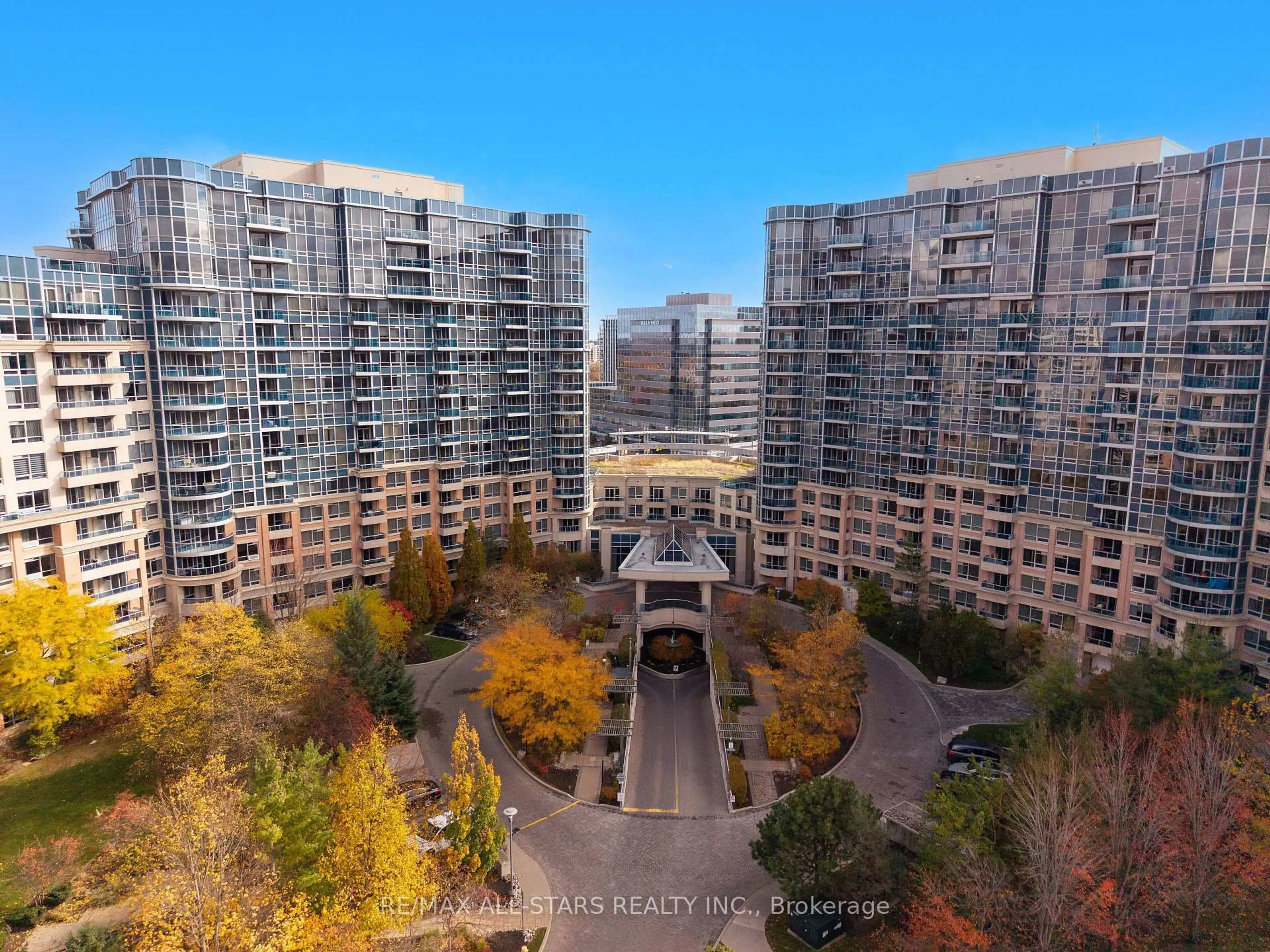 A pic from outside/outdoor area/front of a property/back of a property/a pic from drone, city buildings view from balcony for 33 Cox Blvd #536, Markham Ontario L3R 8A6