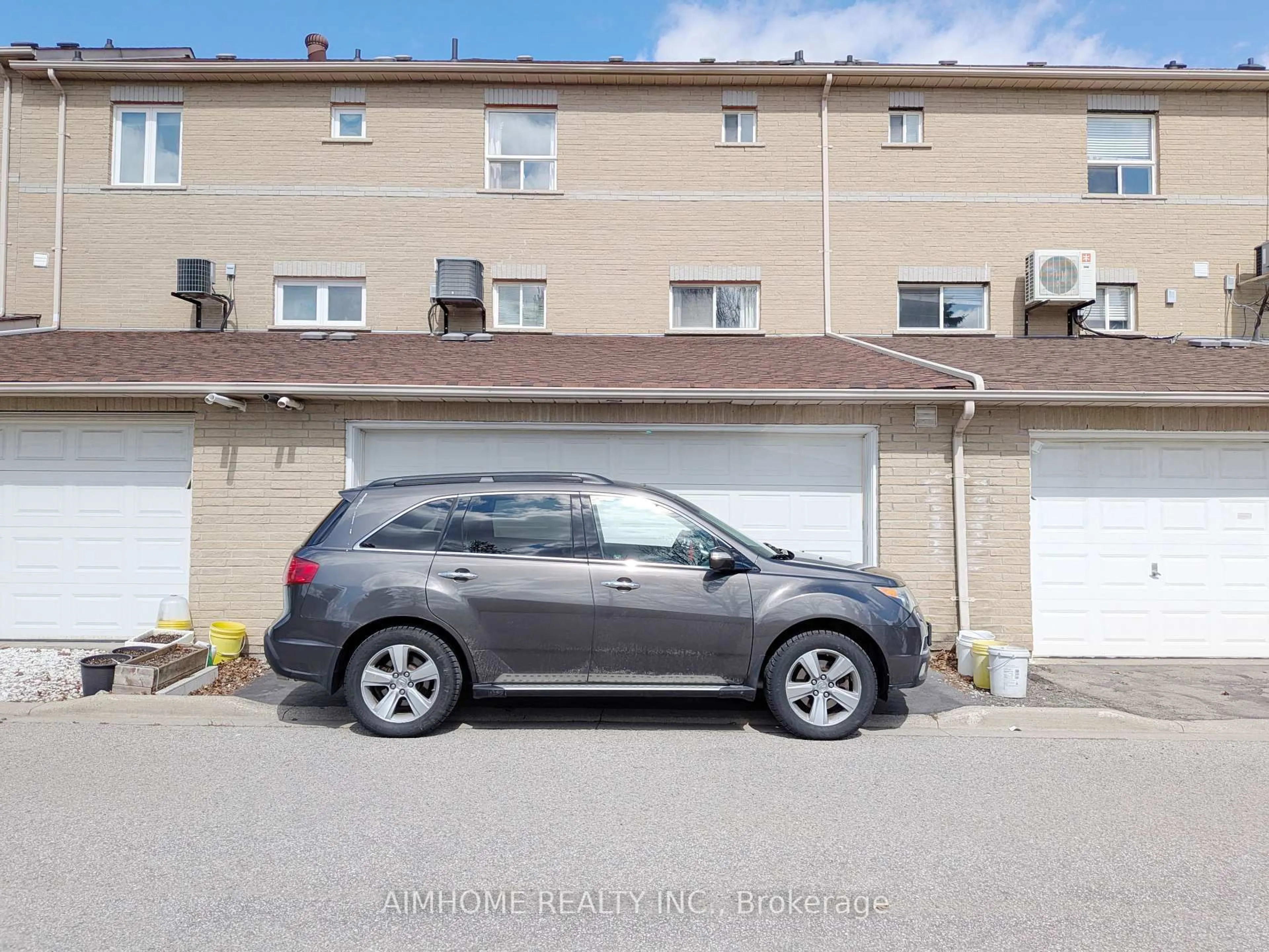 Parking for 74 Sunway Sq, Markham Ontario L3P 7X5