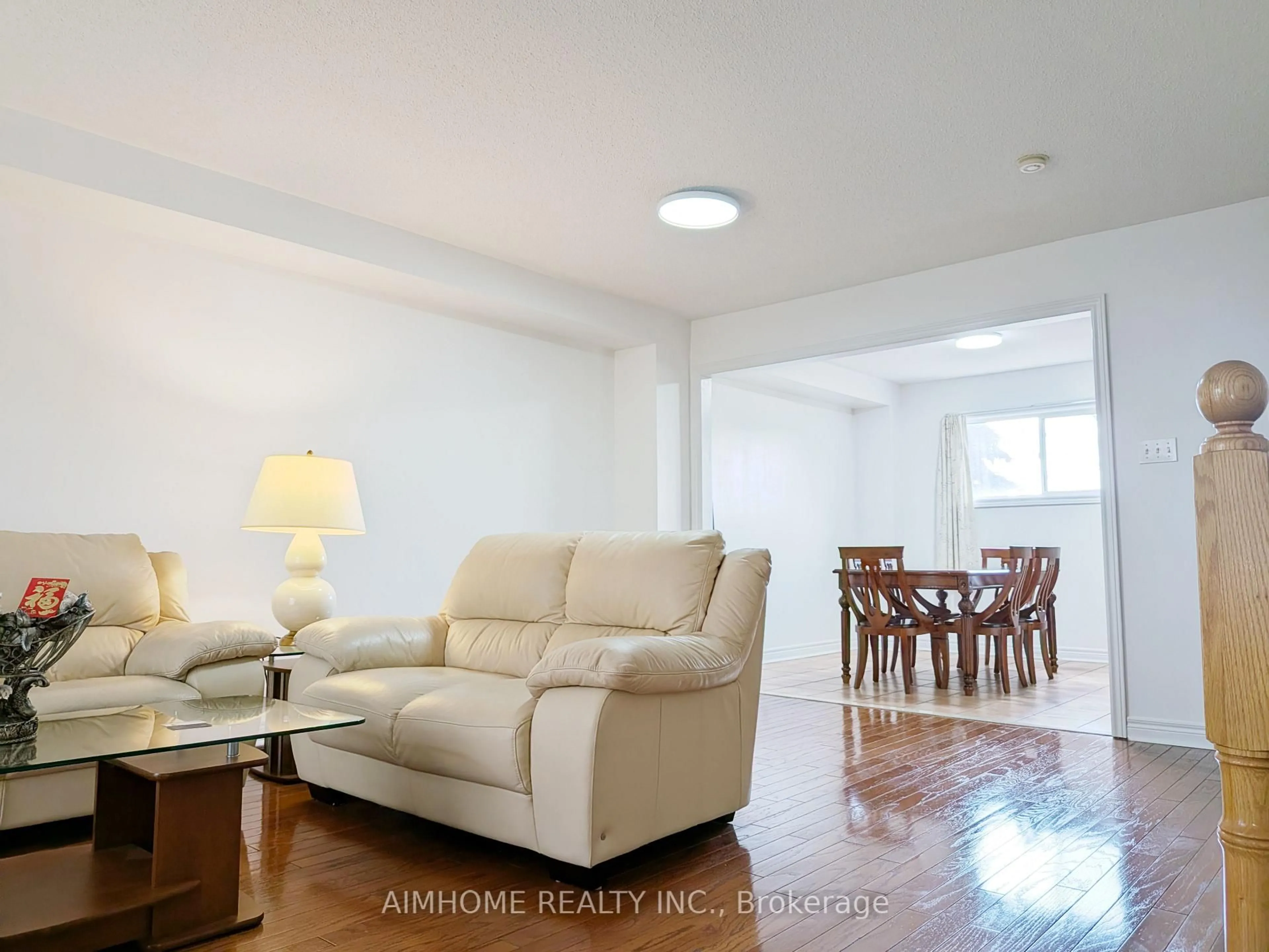 Living room with furniture, unknown for 74 Sunway Sq, Markham Ontario L3P 7X5