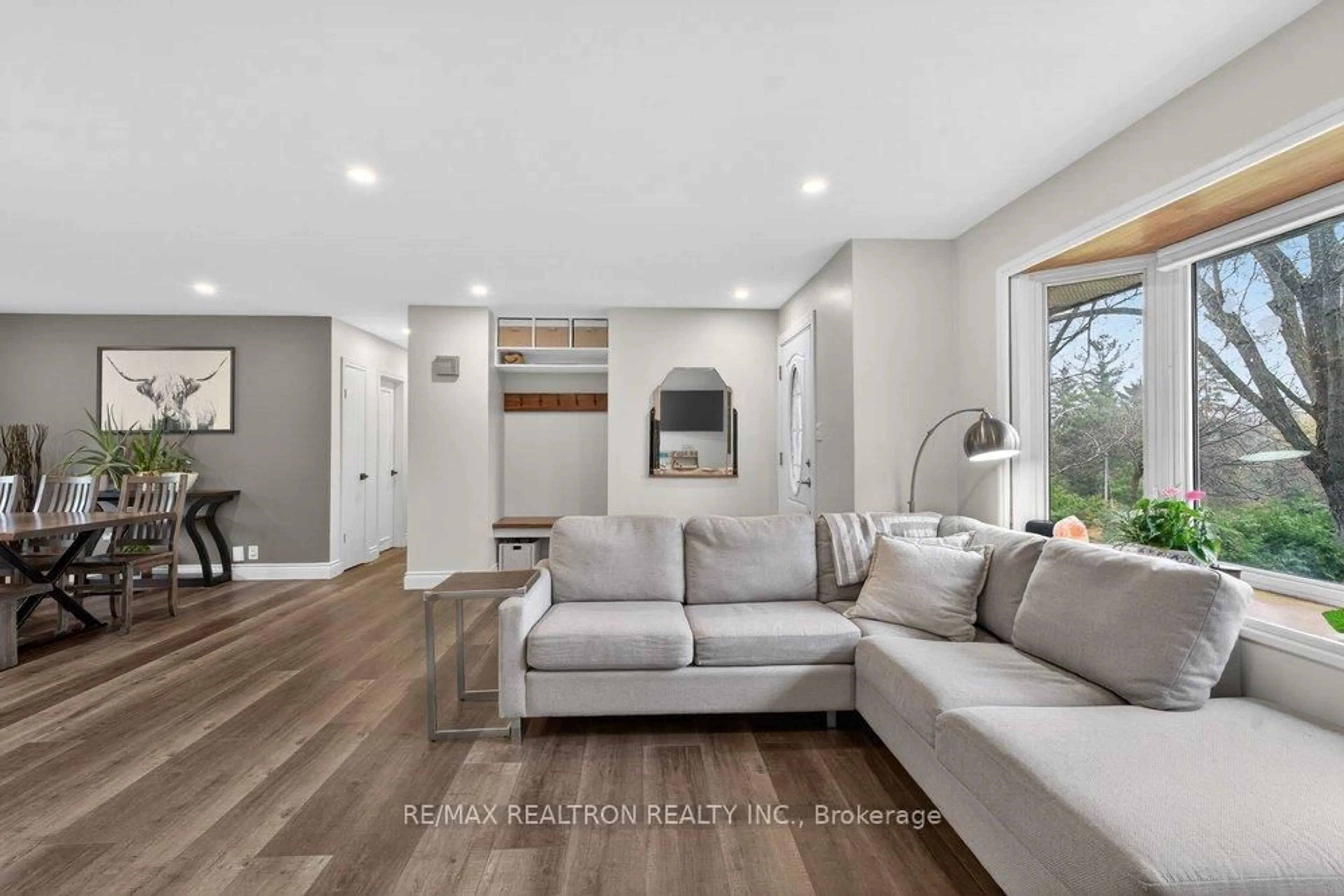 Living room with furniture, unknown for 284 Zephyr Rd, Uxbridge Ontario L0E 1T0