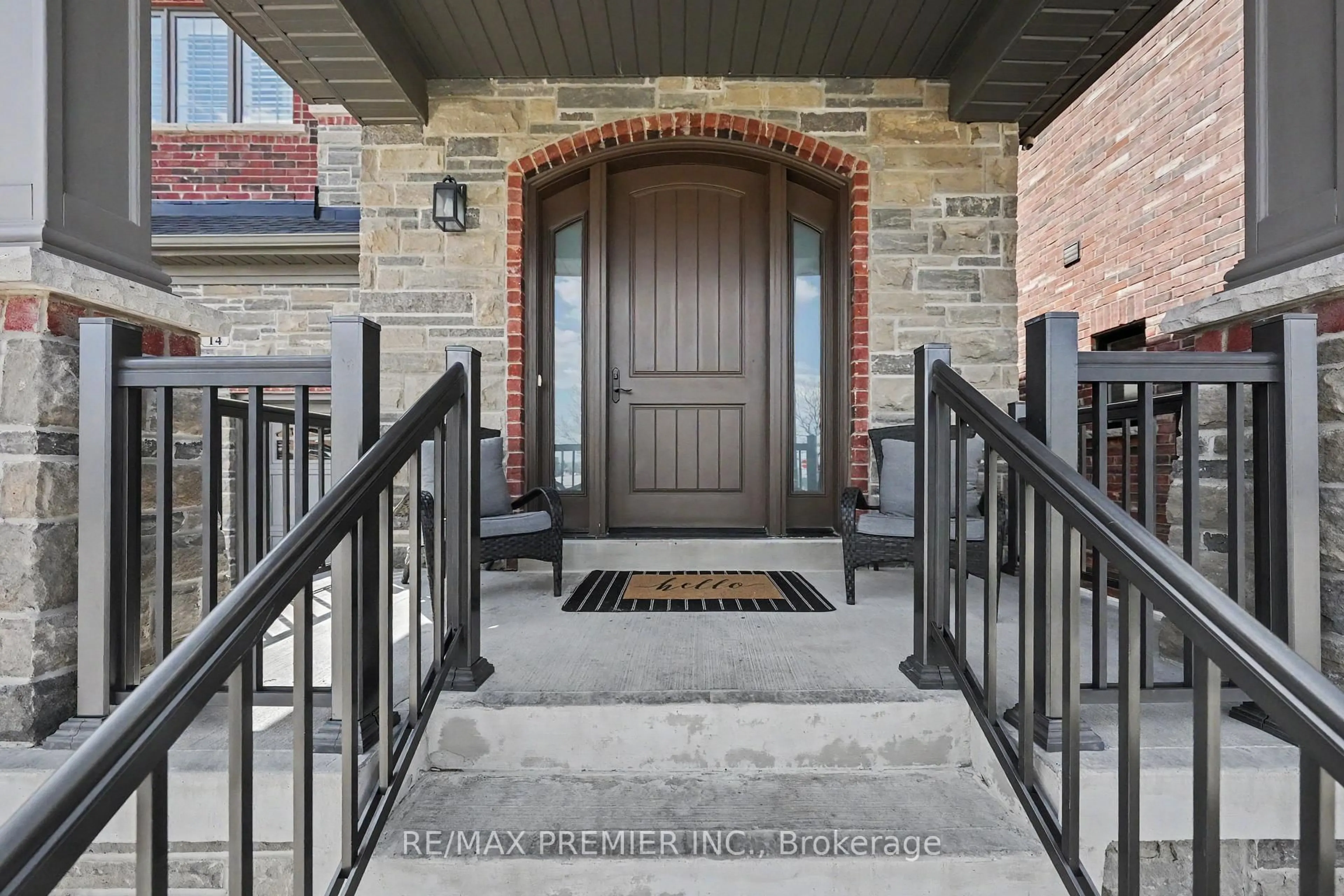 Indoor entryway for 14 King Blvd, King Ontario L7B 0P4