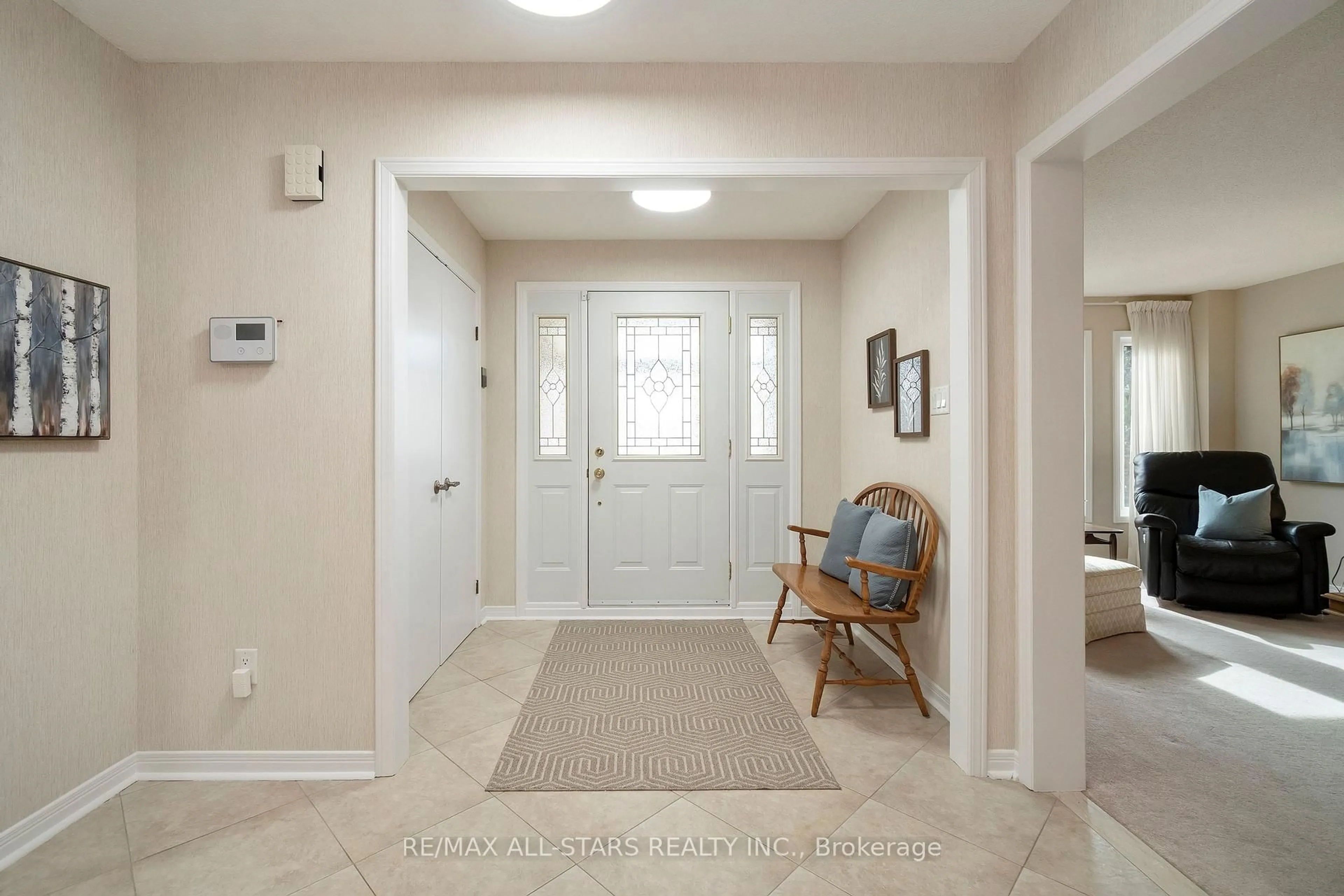 Indoor entryway for 33 Carpenter Crt, Markham Ontario L3P 6W3